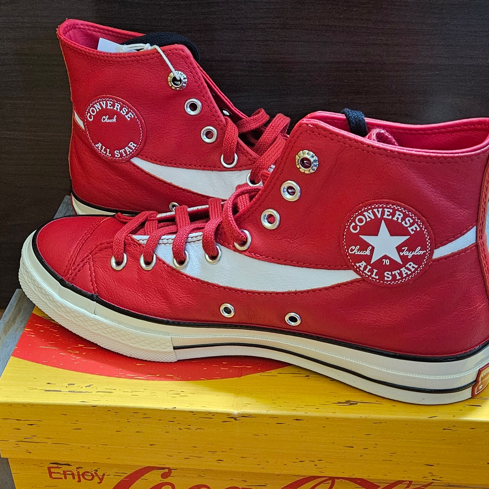 Converse x Coca-Cola Chuck 70 Hi Leather Racing Red Egret 착용 스타일 - 3