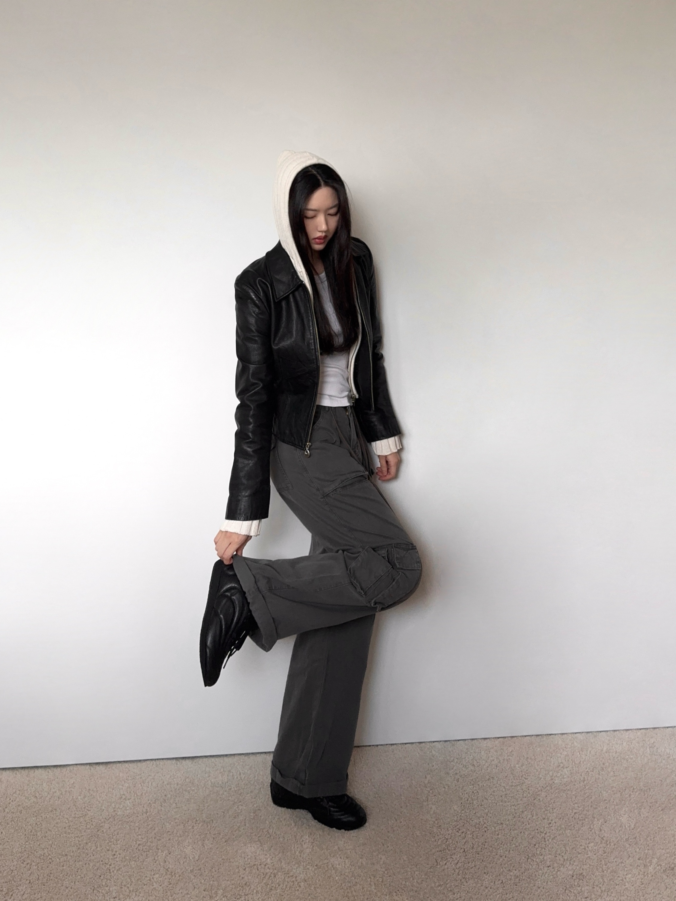 COREOFALCHEMY Stitch Sneakers Aterre Black 착용 스타일 - 3
