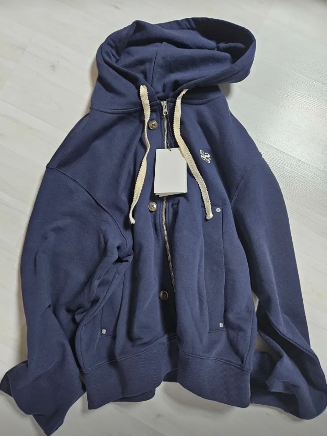 SATUR Teo Cotton All Day Hood Zip-up Classic Navy 착용 스타일 - 1