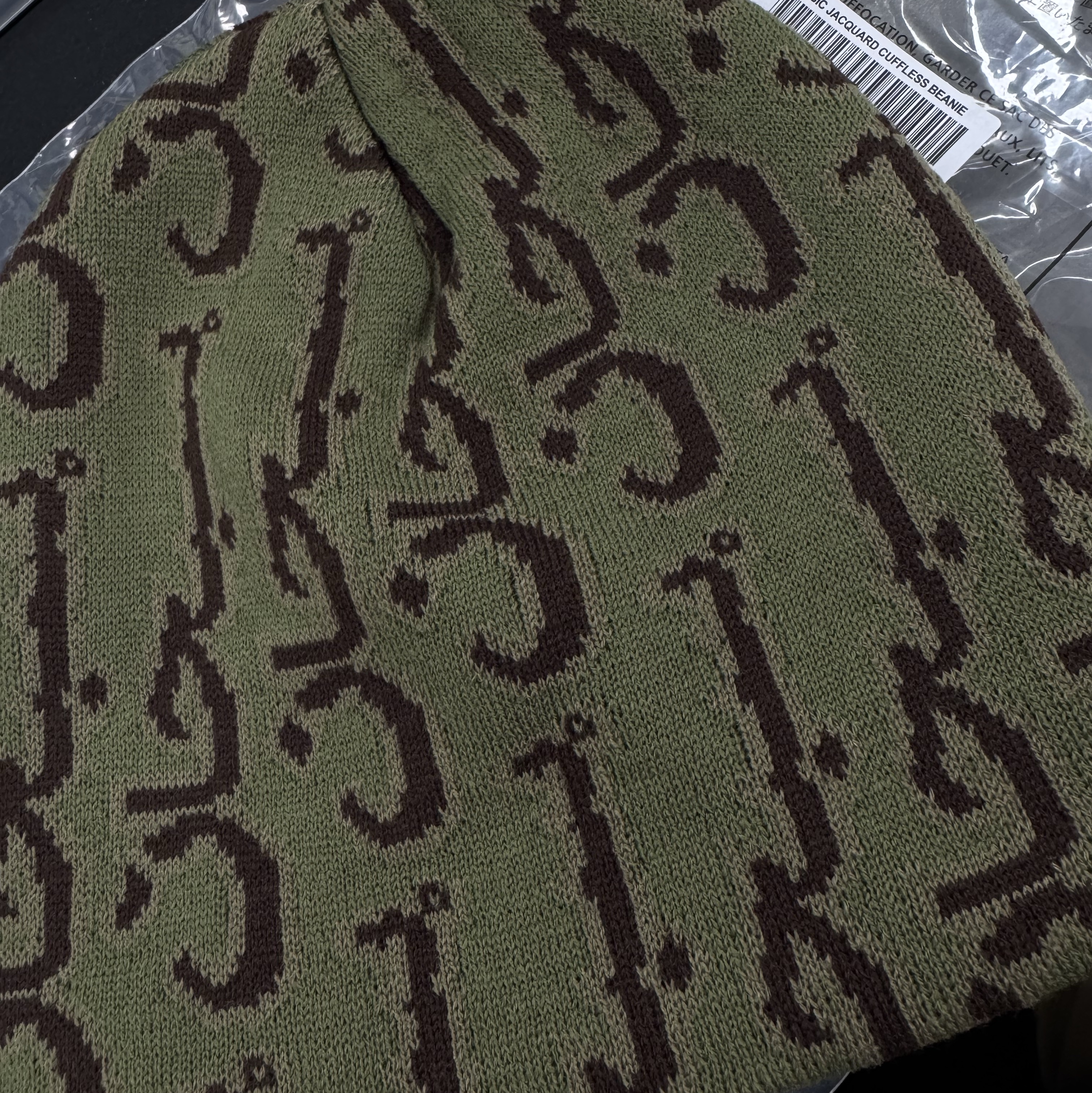 Supreme Arabic Jacquard Beanie Olive - 25FW 착용 스타일