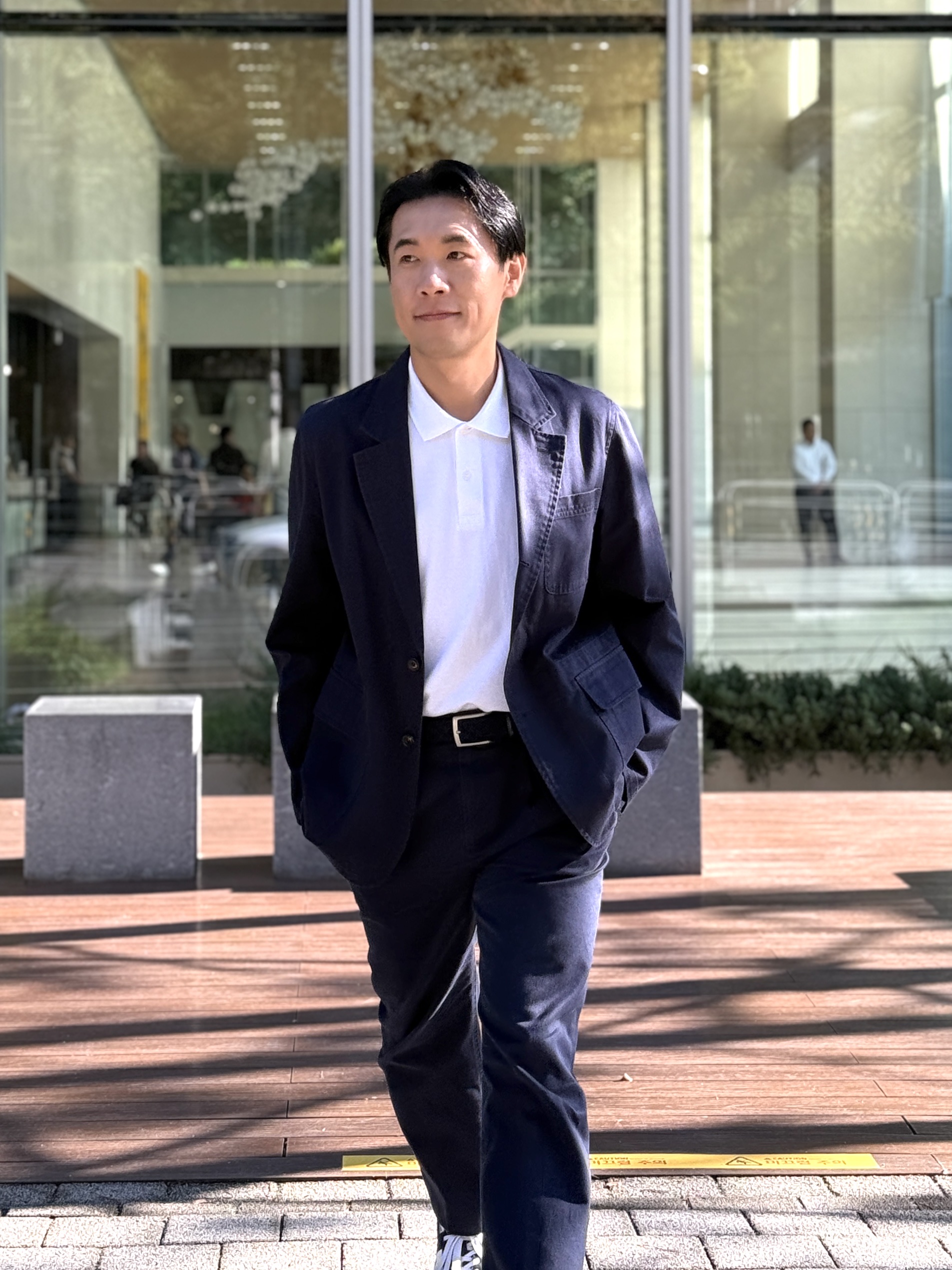 New Balance 990v1 Made in USA Navy 착용 스타일 - 3