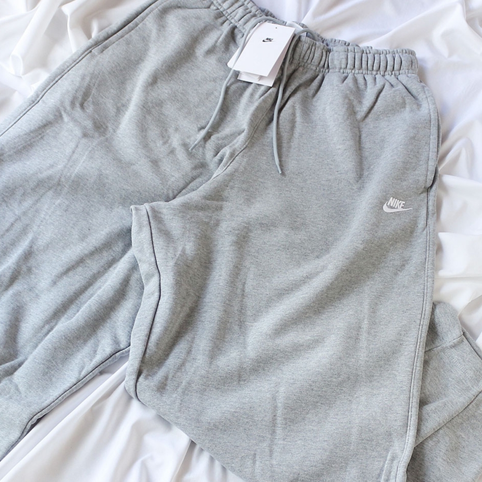 Nike Club Fleece Oversized French Terry Pants Dark Grey Heather Light Smoke Grey - Asia 착용 스타일 - 2
