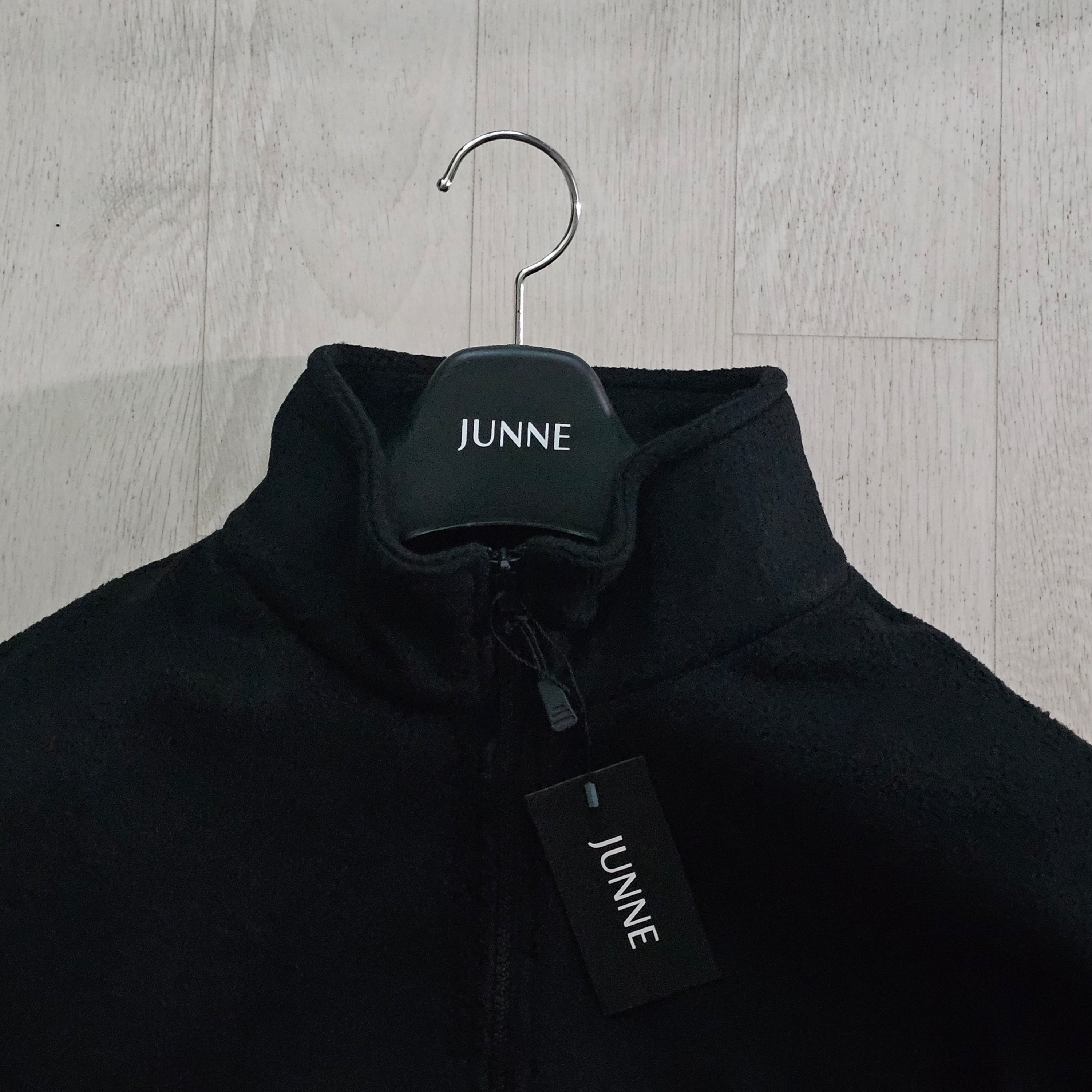 Junne J46 Fleece Zip-up Jacket Black 착용 스타일