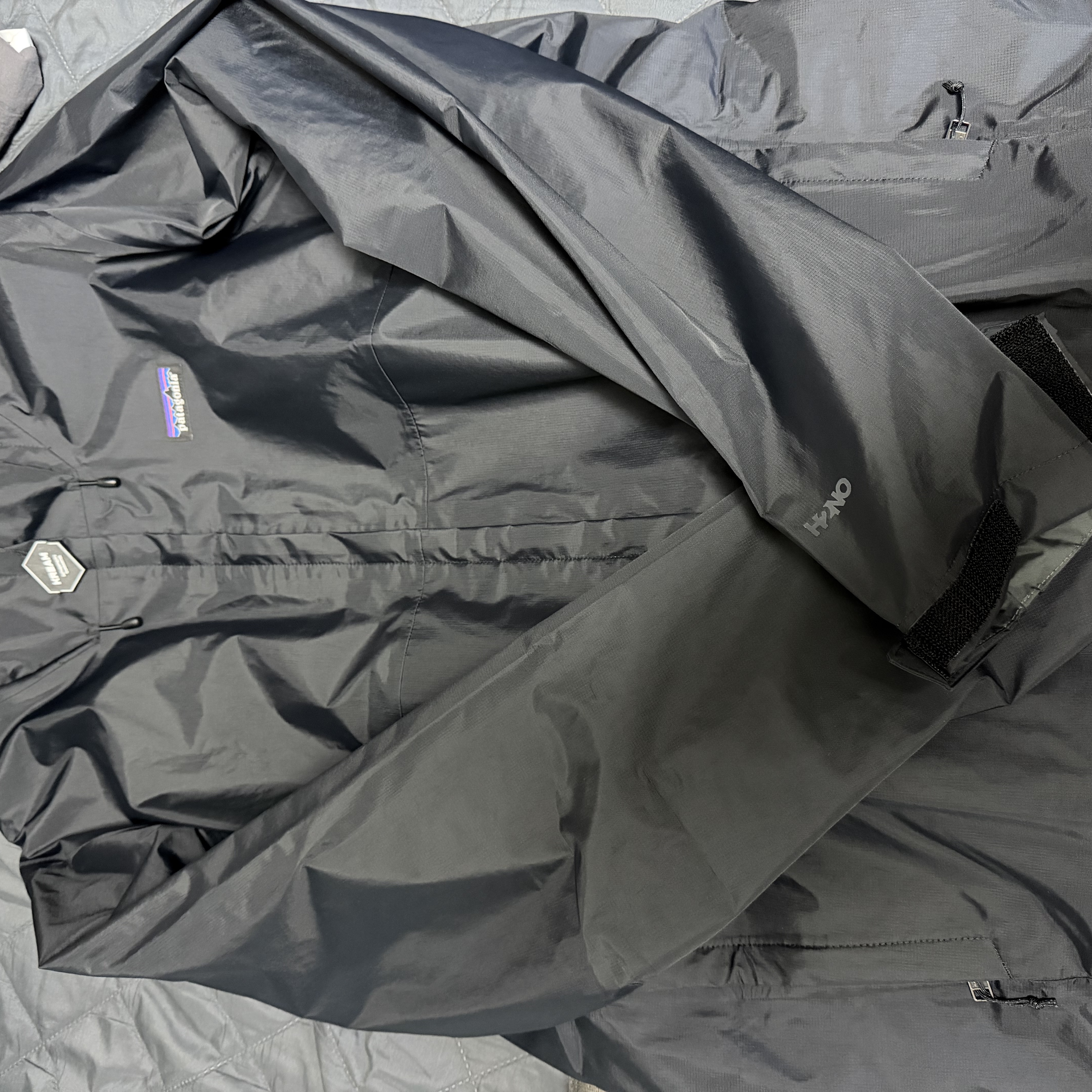 Patagonia Torrentshell 3L Jacket Black 착용 스타일