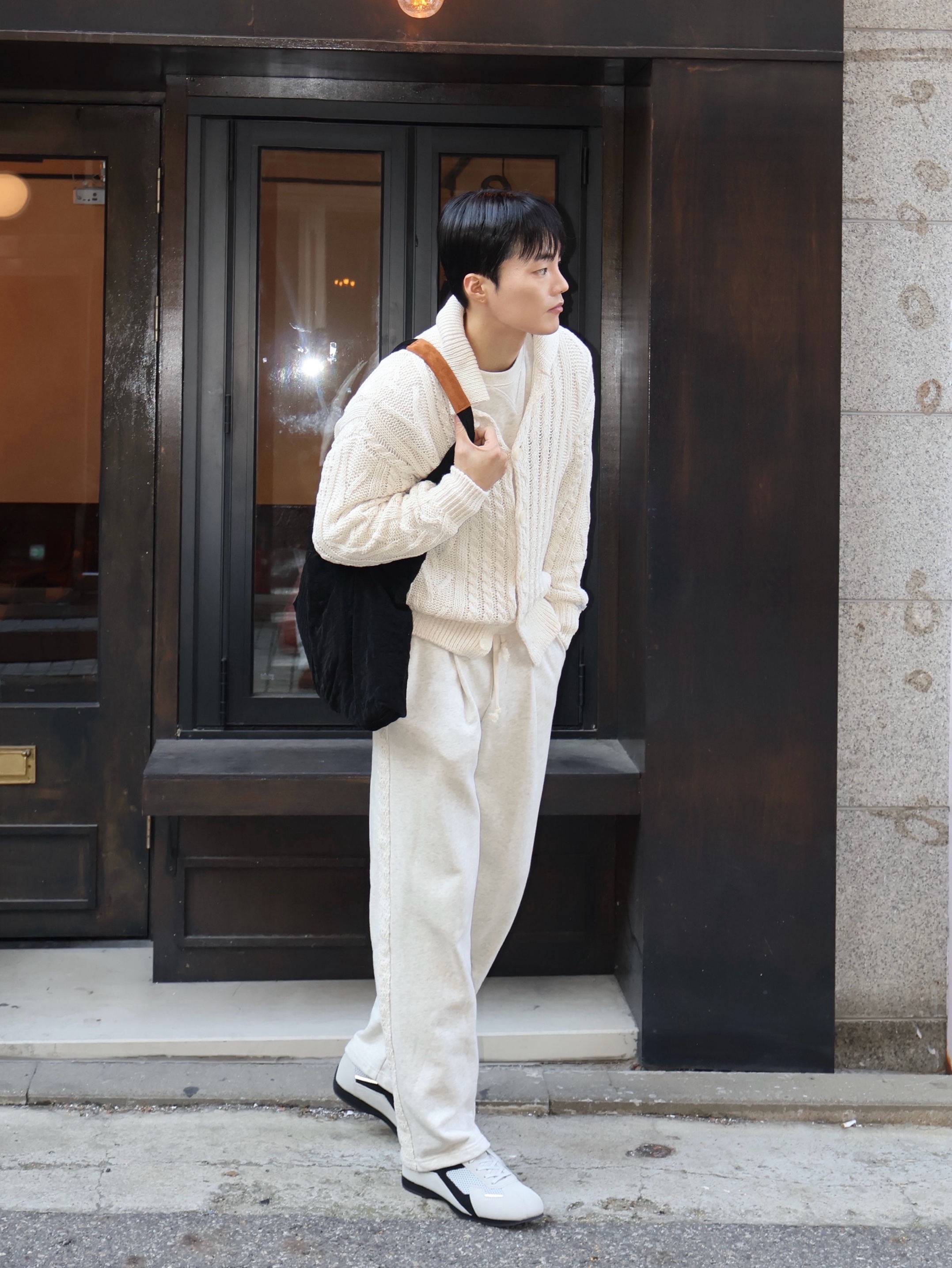 COREOFALCHEMY Mesh Ferme Training Shoes Gray 착용 스타일 - 2