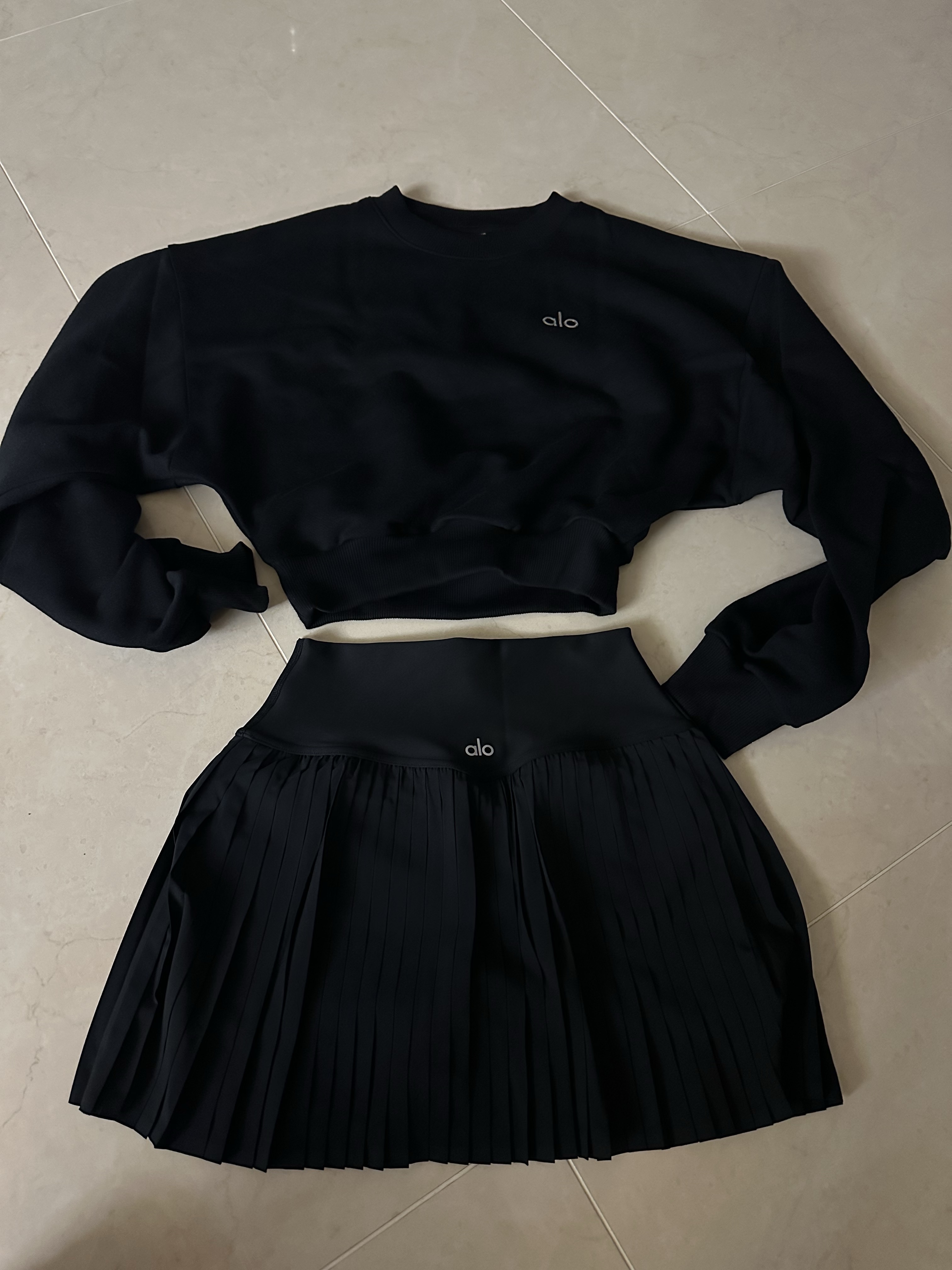 (W) Alo Yoga Grand Slam Tennis Skirt Black 착용 스타일