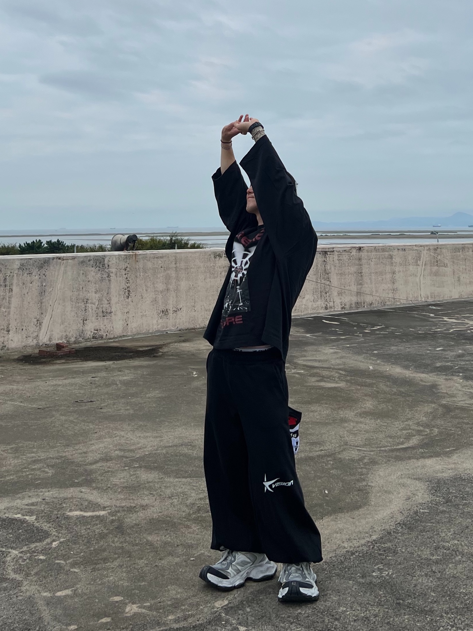 Civision by CSC Star Logo Jogger Pants Black, Balenciaga Cargo Sneakers White Grey 착용 스타일 - 1
