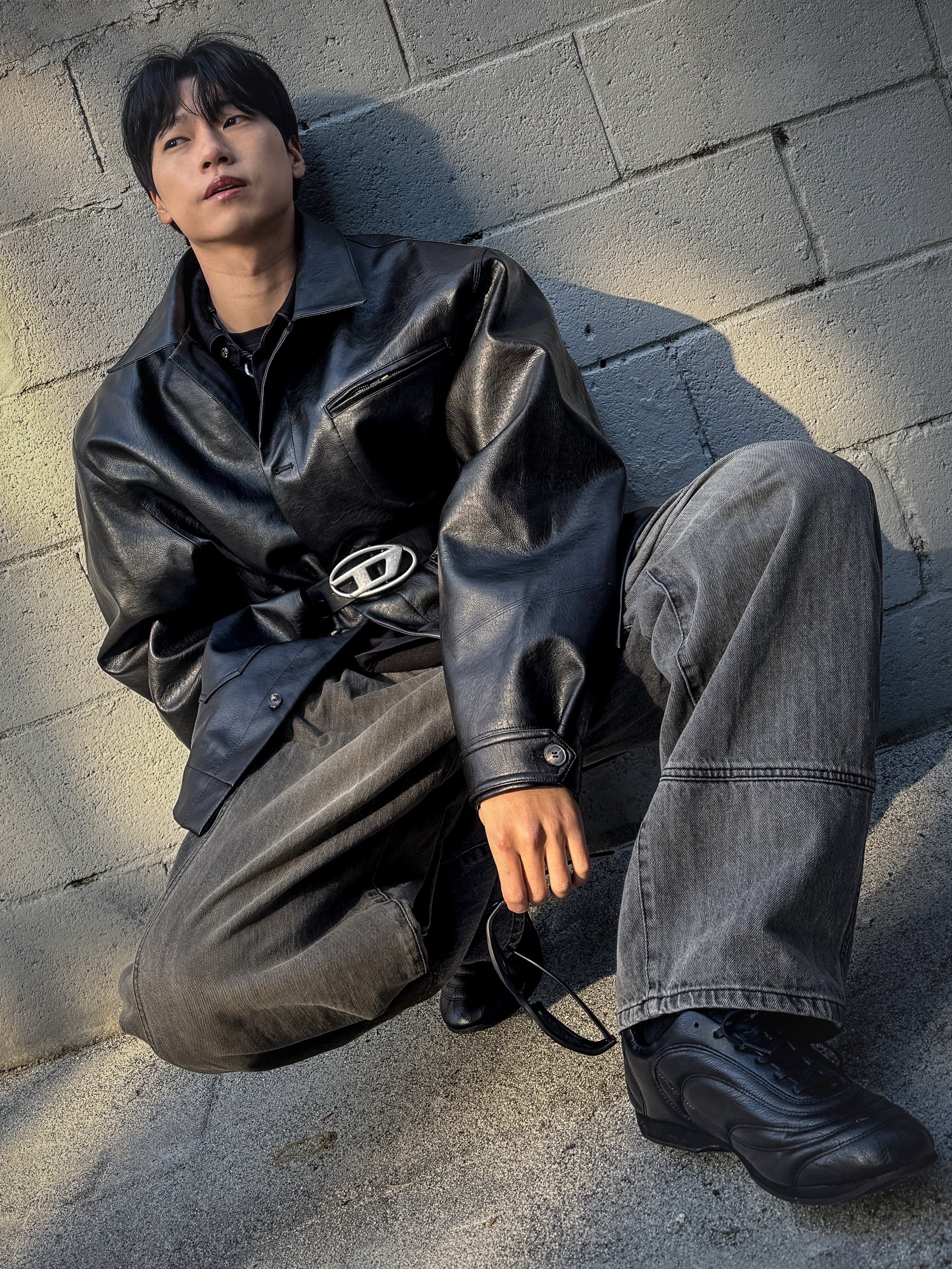 COREOFALCHEMY Stitch Sneakers Aterre Black 착용 스타일 - 1