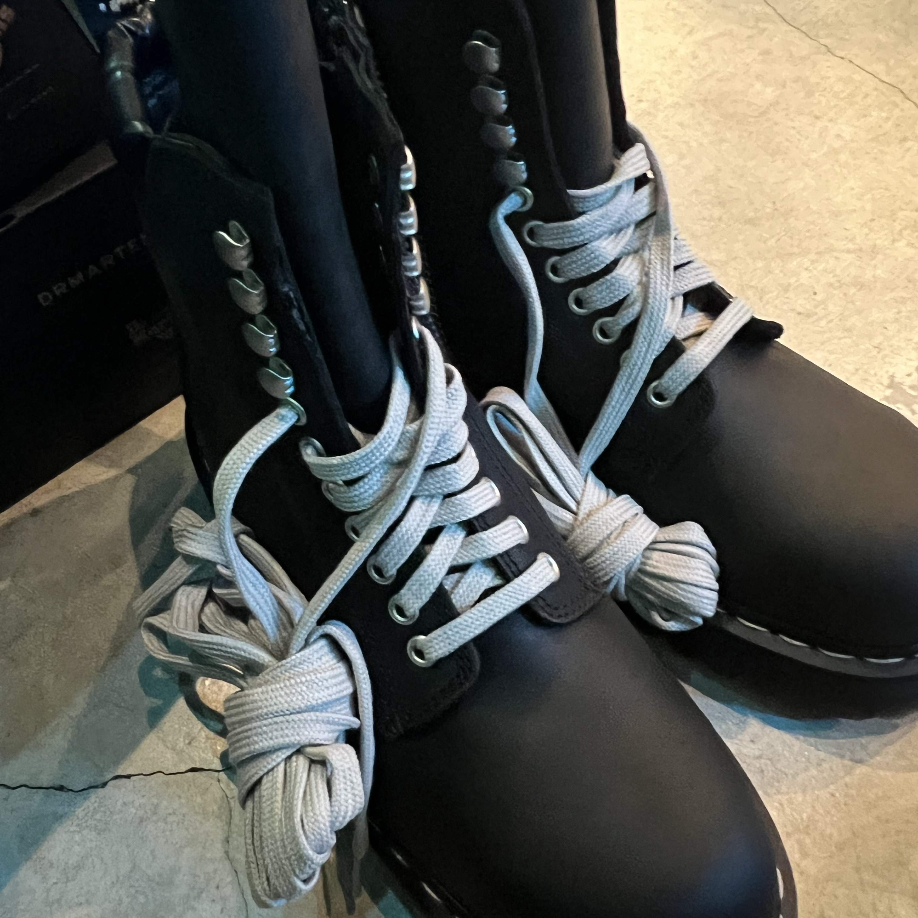 Dr. Martens x Rick Owens Quad Sole Steel Toe Boots Black 착용 스타일 - 2