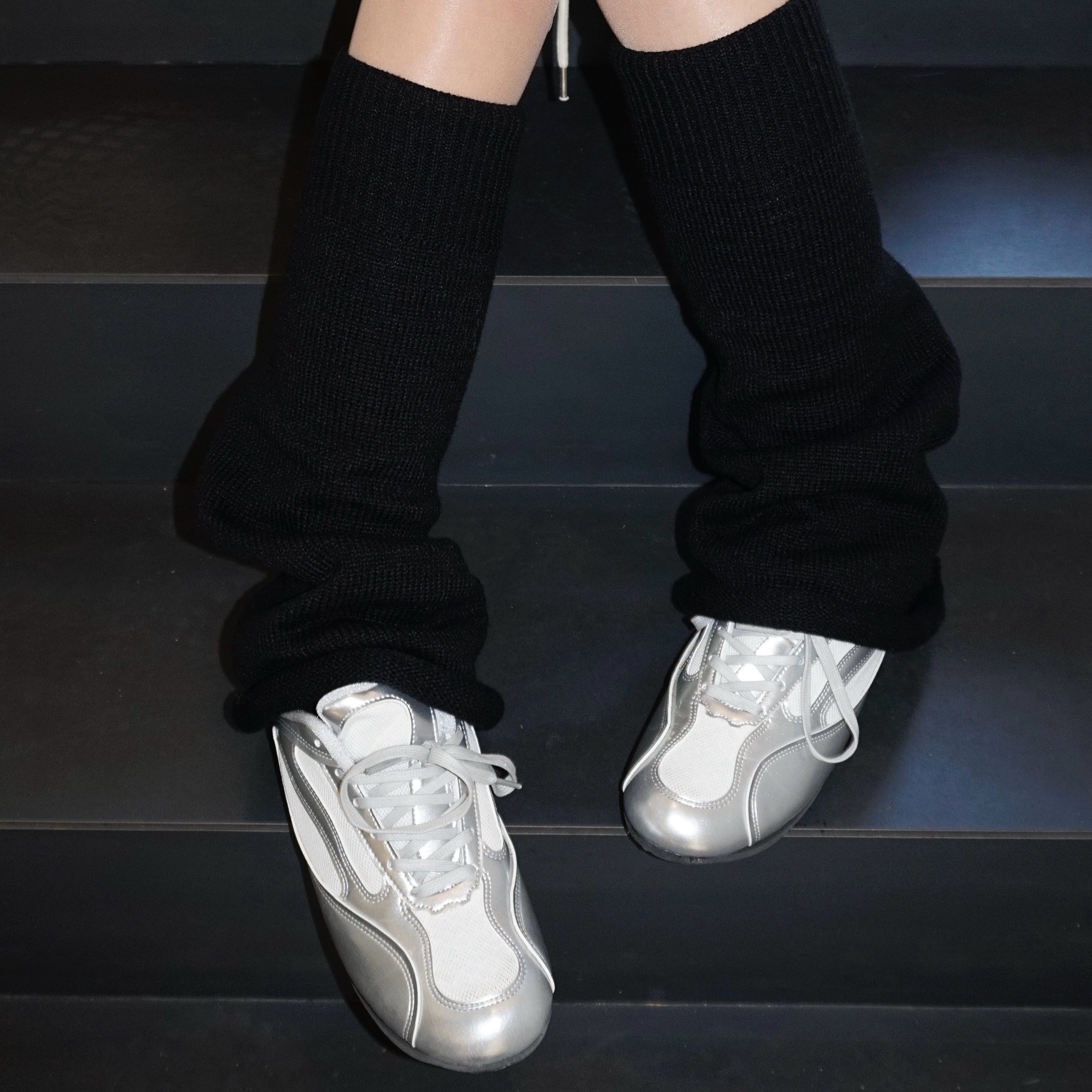 COREOFALCHEMY Runner Challenger Street Shoes Silver 착용 스타일 - 3