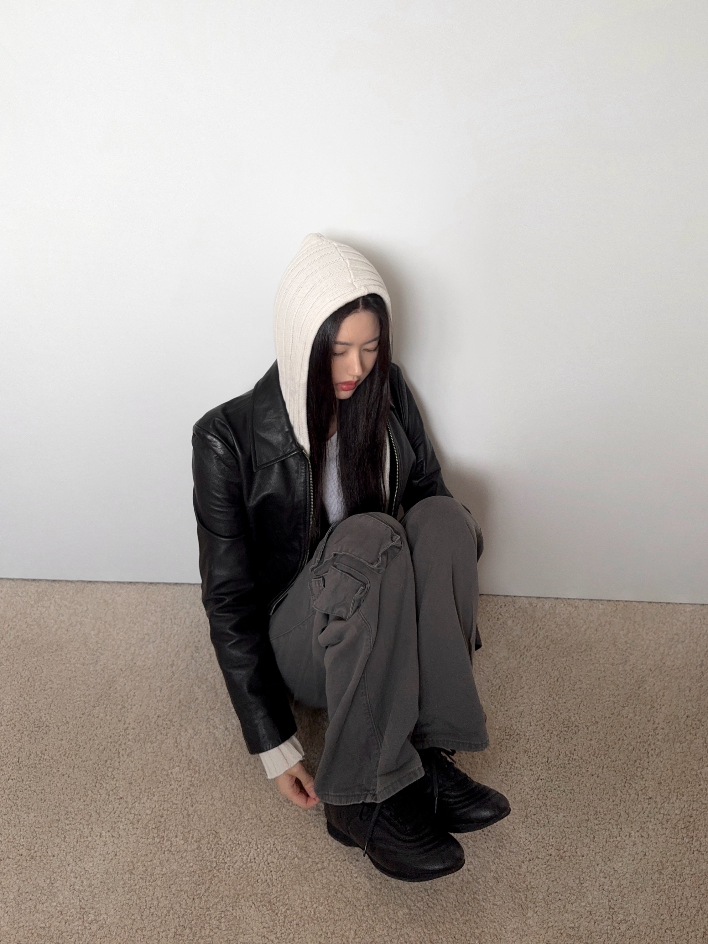 COREOFALCHEMY Stitch Sneakers Aterre Black 착용 스타일 - 2