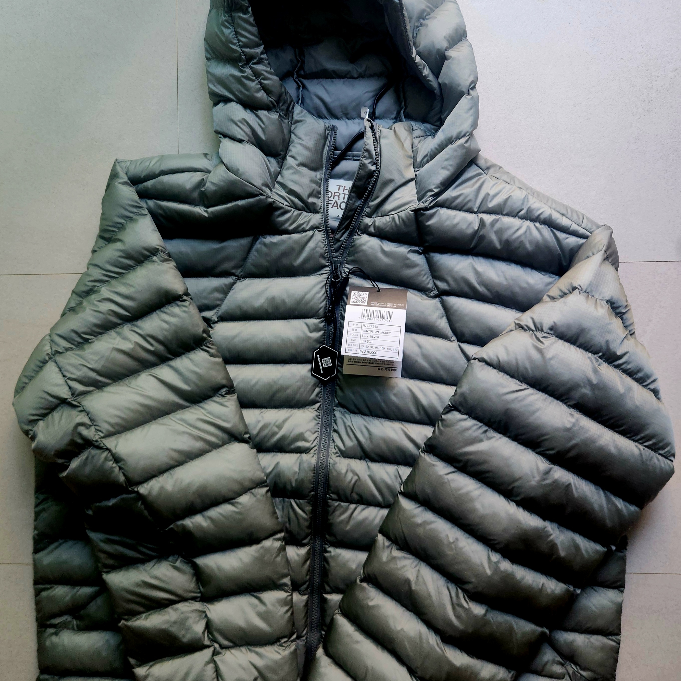 The North Face Ventus On Jacket Silver 착용 스타일