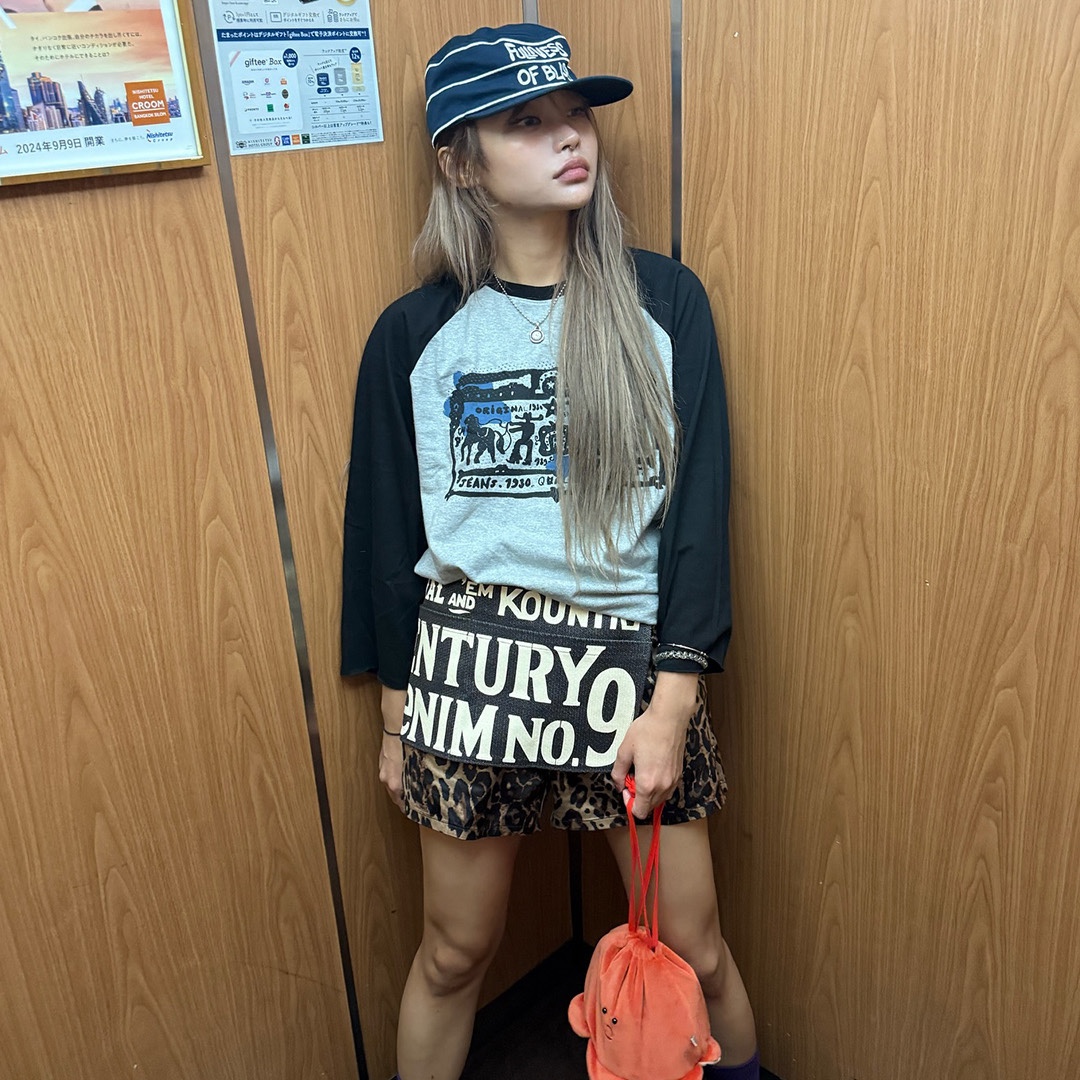 [KREAM 단독] Thevinylhouse Cowboy Pictogram Raglan LS Tee Black, Kapital Cotton Twill Kountry Factory Book Bag Kinari 착용 스타일