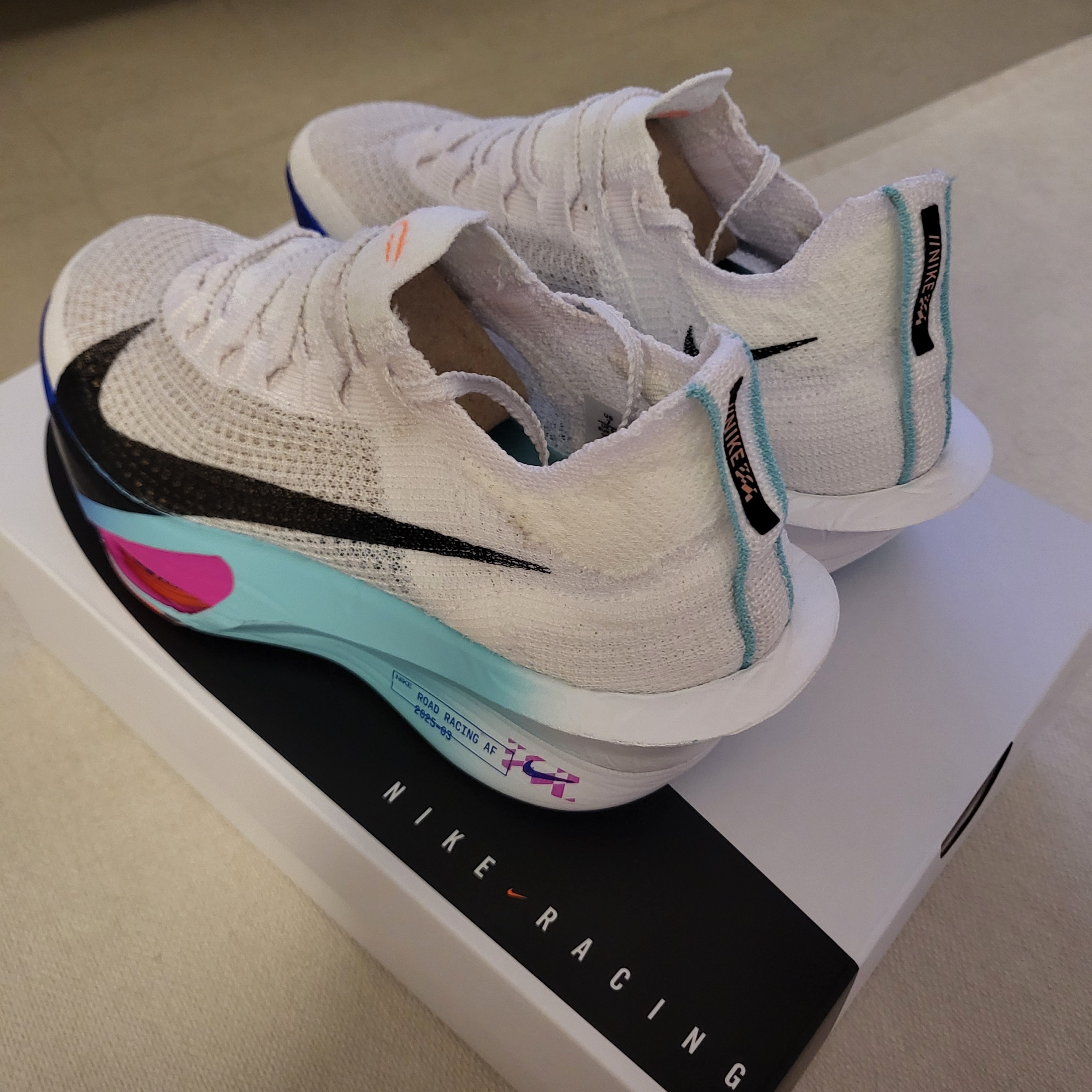 Nike Air Zoom Alphafly Next% 3 White Hyper Turquoise 착용 스타일 - 4