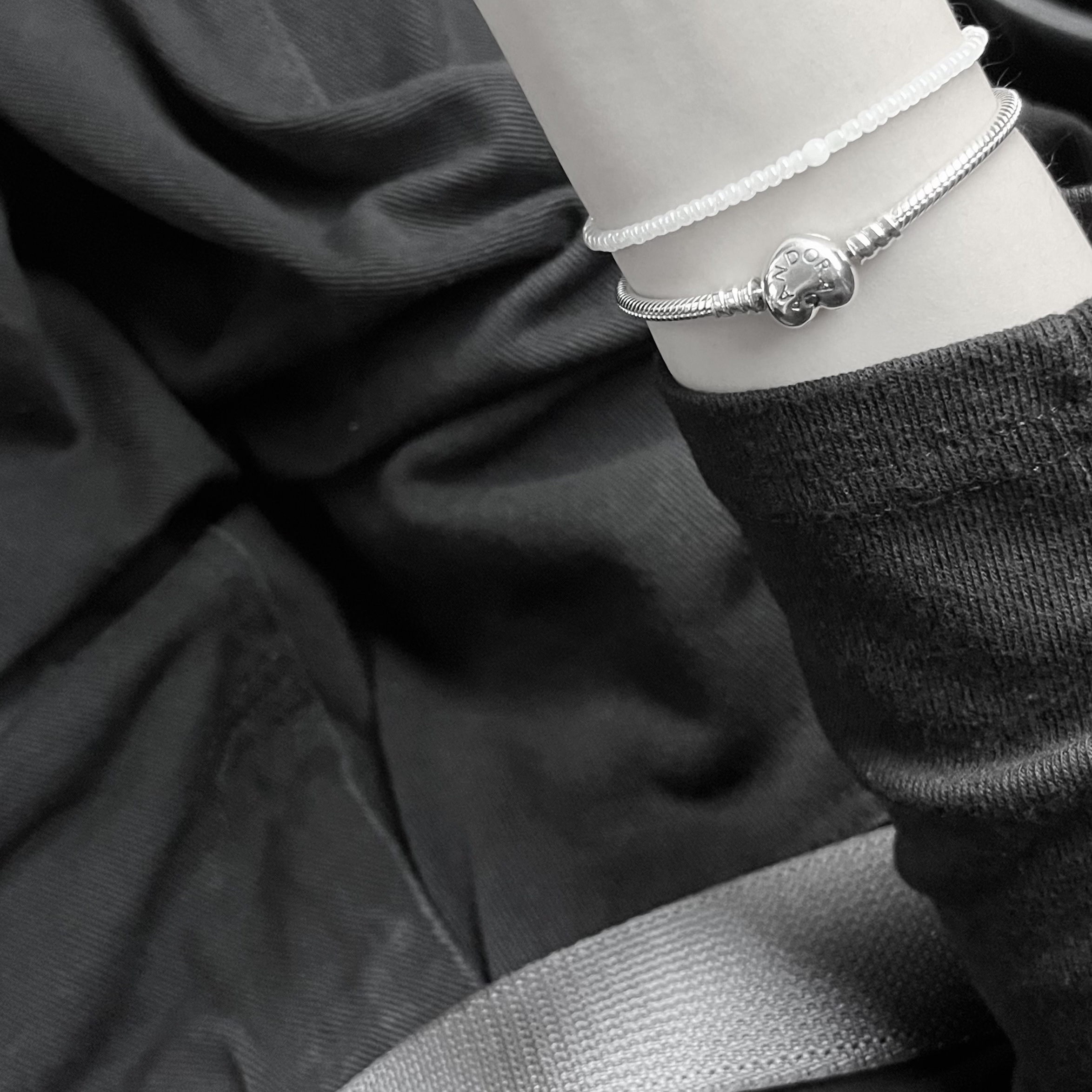 (W) Pandora Heart Shaped Clasp Bracelet Sterling Silver 착용 스타일 - 1