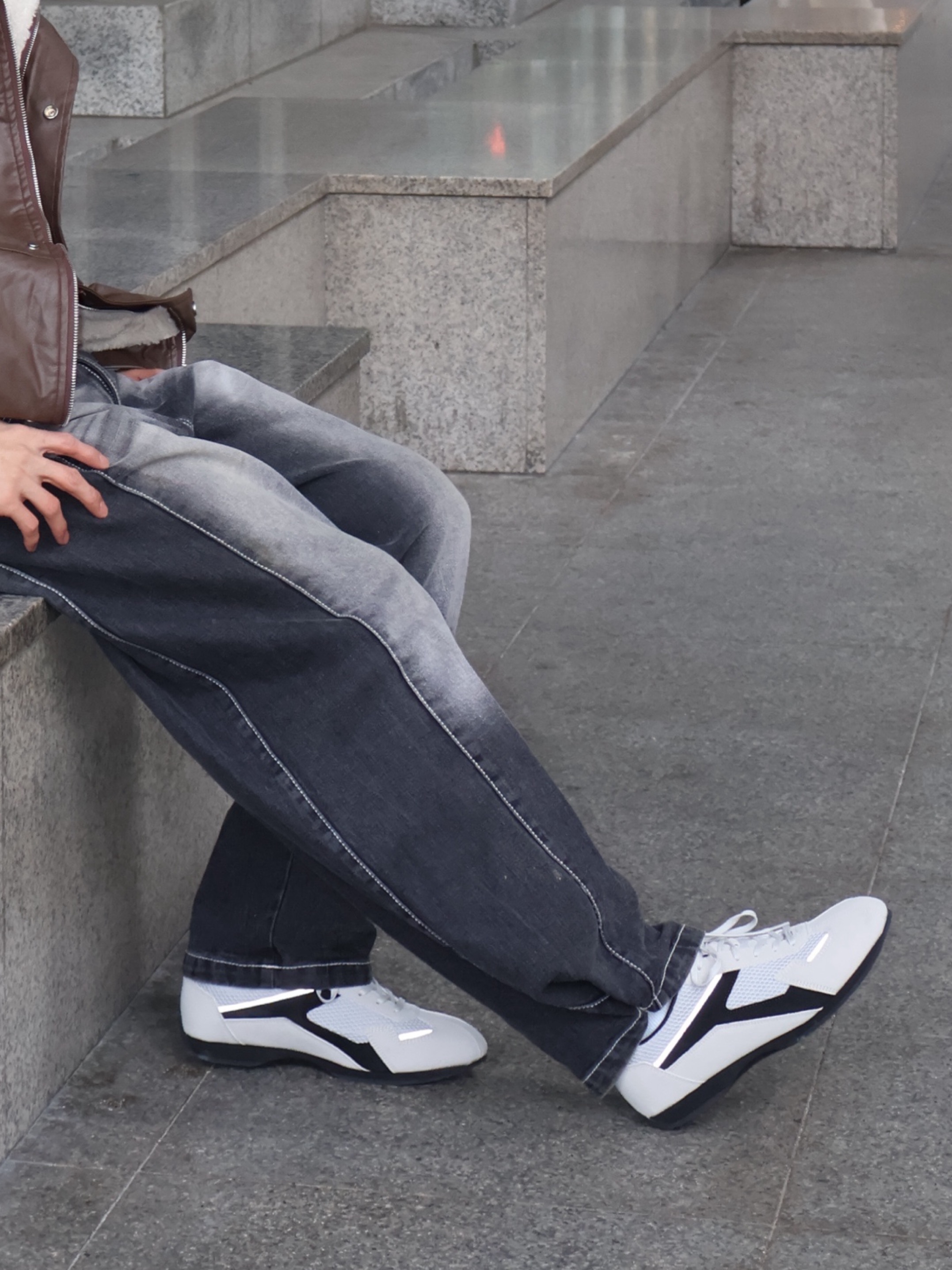 COREOFALCHEMY Mesh Ferme Training Shoes Gray 착용 스타일 - 4