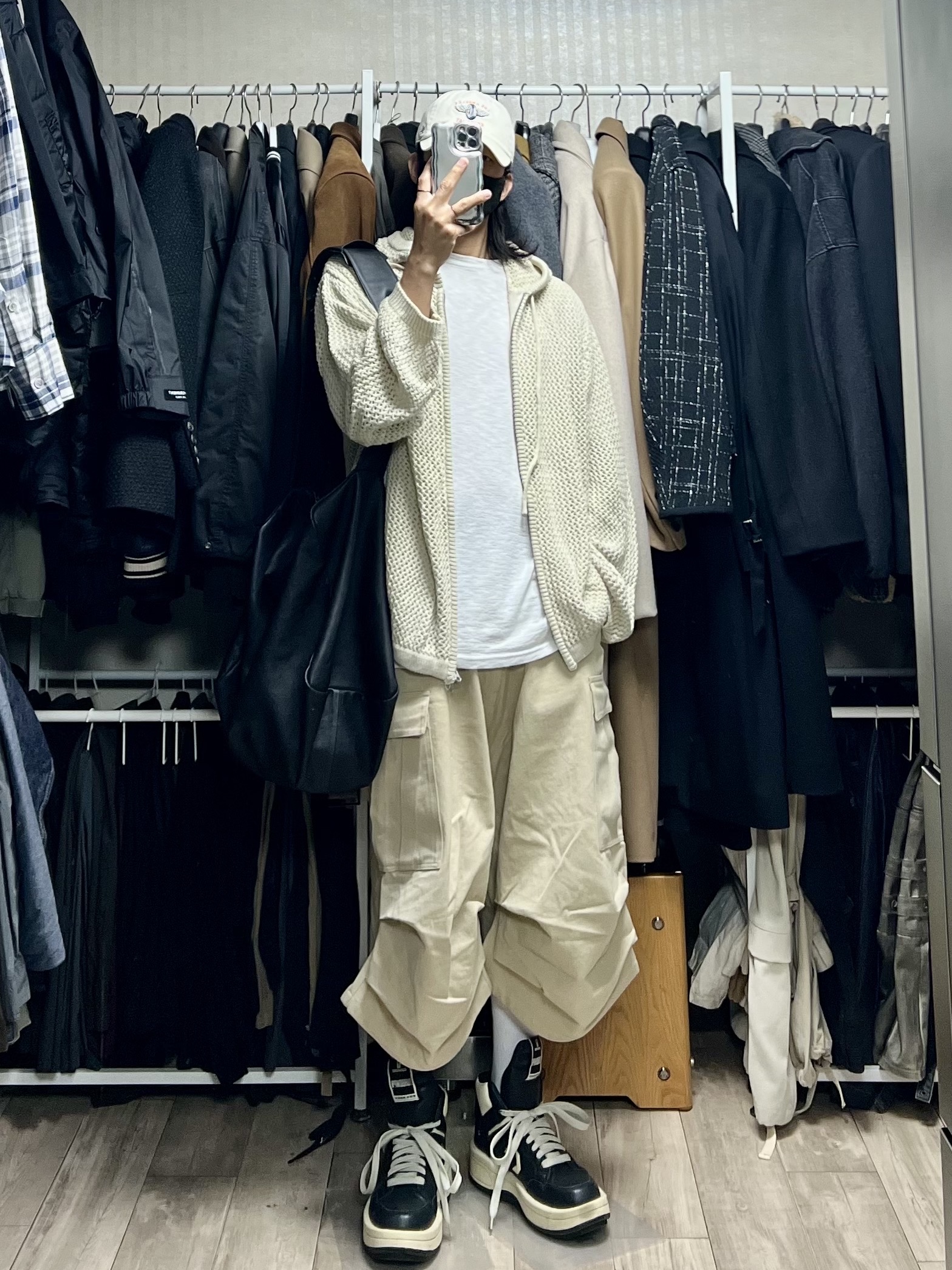 Converse x Drkshdw Turbowpn Black Cream, Nonnod Side Cargo Shorts Beige 착용 스타일