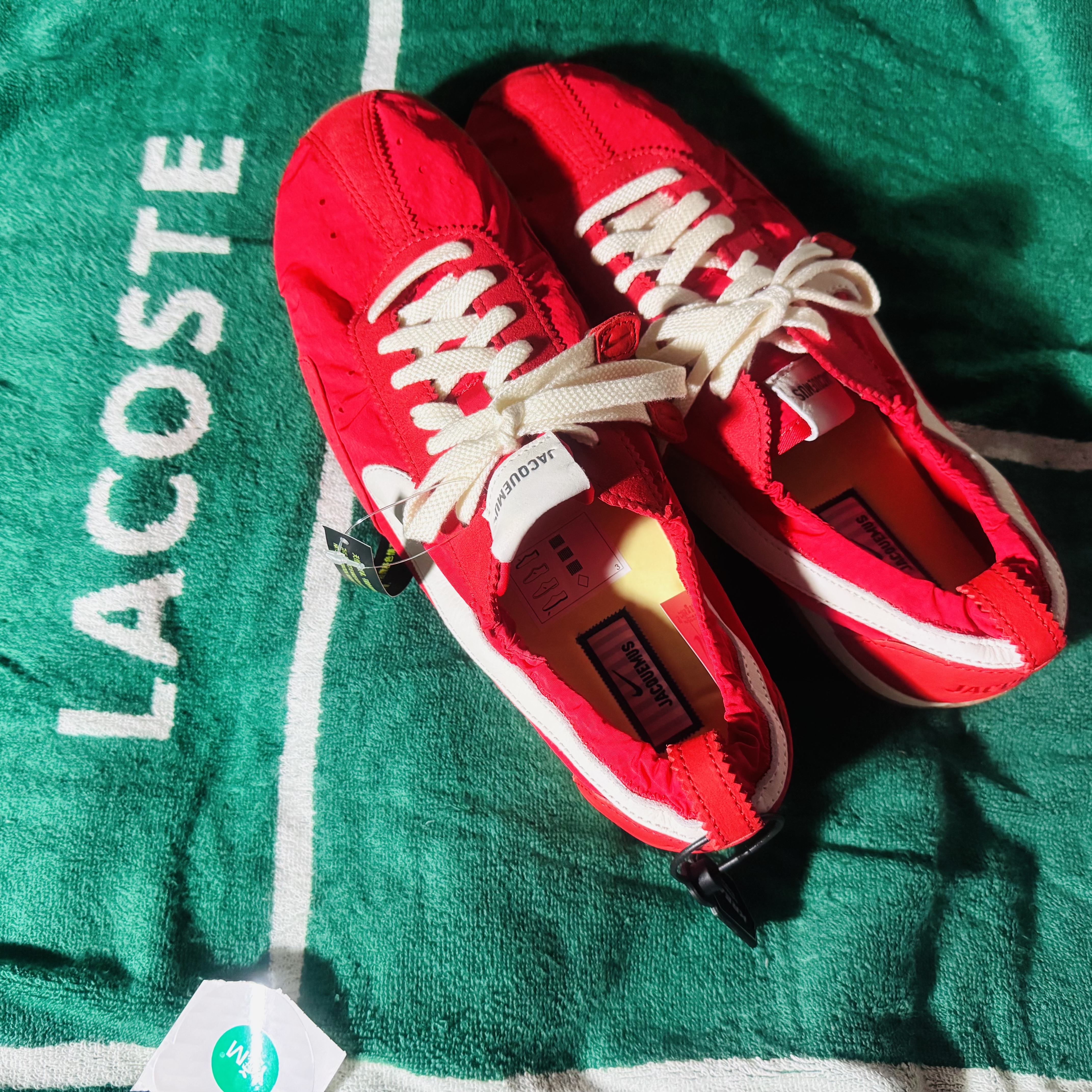 Nike x Jacquemus Moon Shoe SP University Red and Bicycle Yellow 착용 스타일 - 2