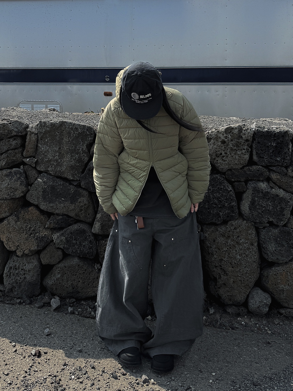 Aoiro 6-Panel Bone A/N Cap Black, UGG Tasman Slipper Chestnut 착용 스타일 - 6