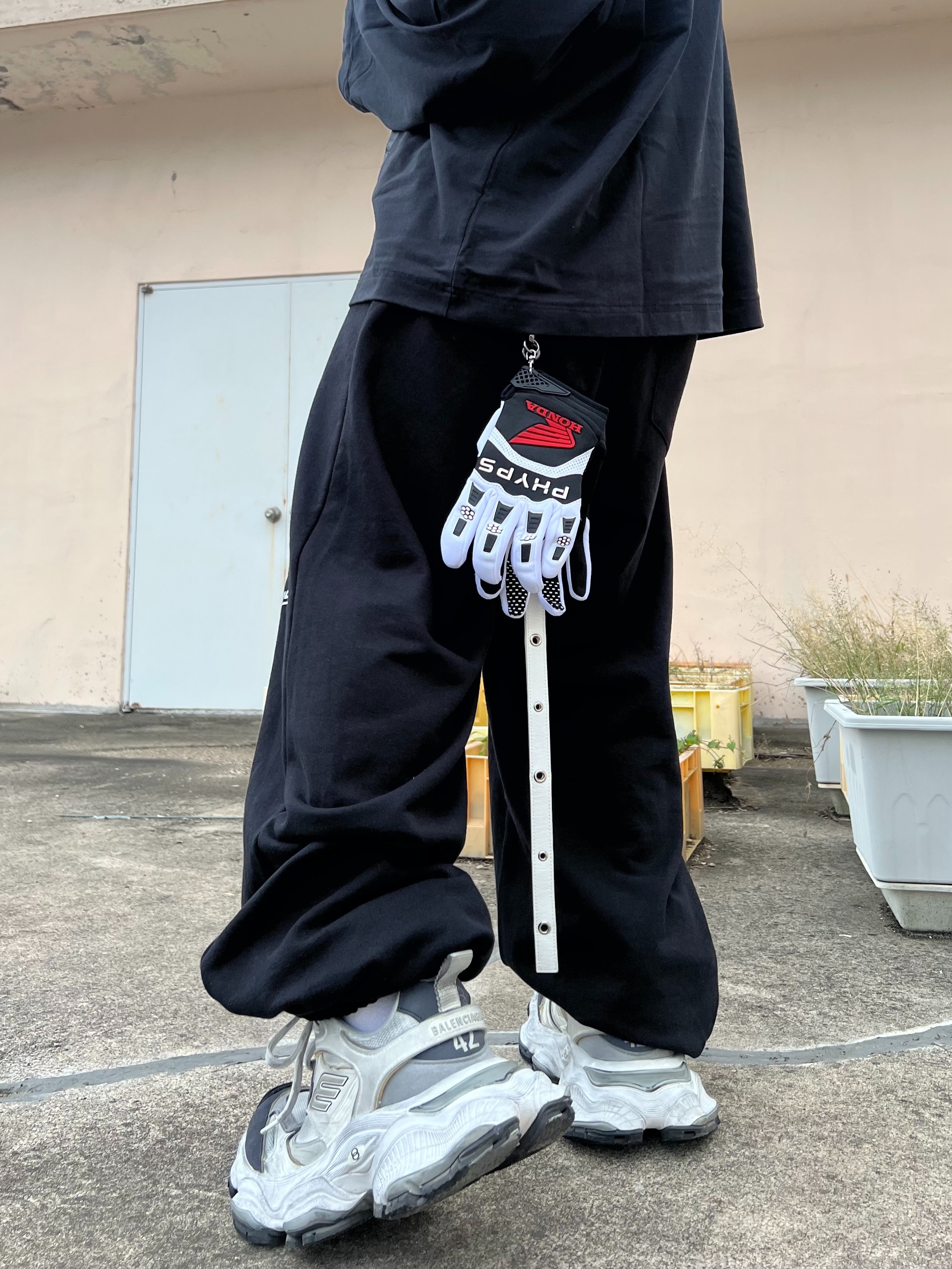 Civision by CSC Star Logo Jogger Pants Black, Balenciaga Cargo Sneakers White Grey 착용 스타일 - 6