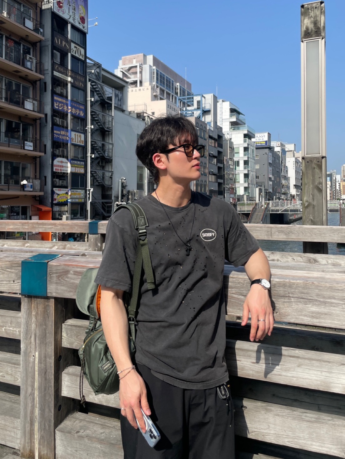 Satisfy Mothtech T-Shirt Aged Black, Chrome Hearts Silichrome CH Cross Pendant Black 2022/2023/2025 착용 스타일 - 1
