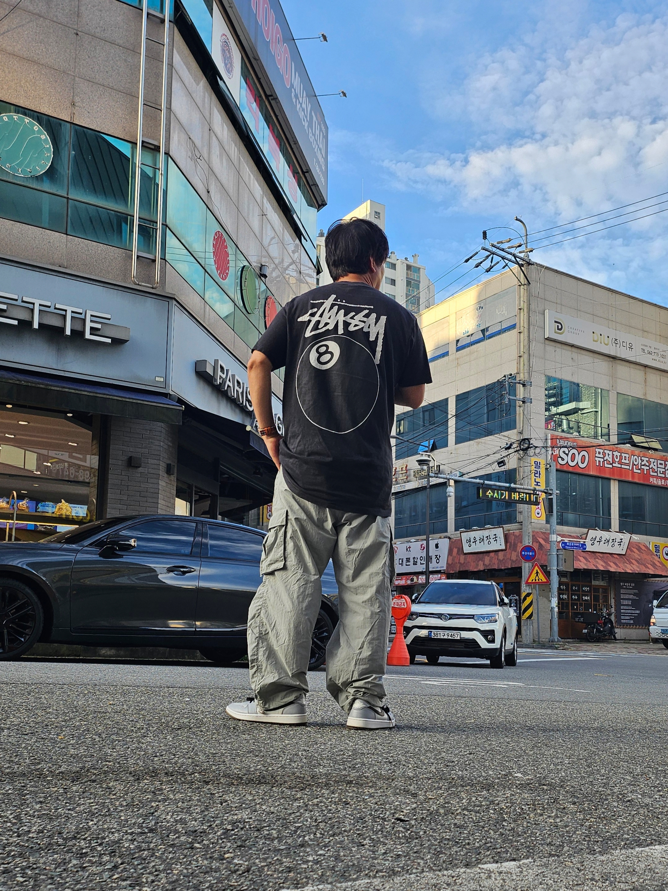 Jordan 1 Retro Low OG Wolf Grey and White, Stussy 8 Ball Pigment Dyed T-Shirt Black - 22SS 착용 스타일 - 2