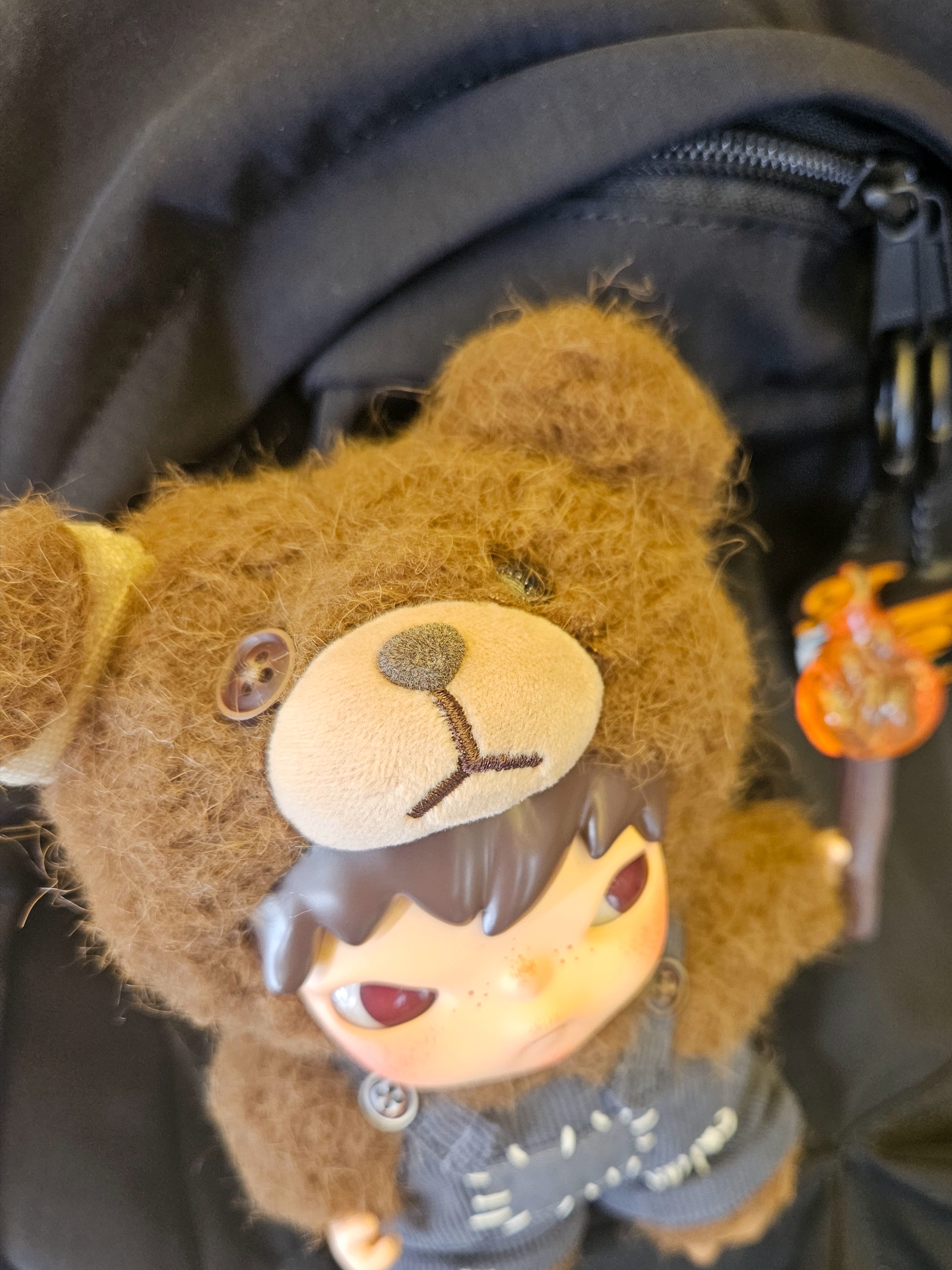 Pop Mart Hirono Living Wild-Fight For Joy Plush Doll, Starbucks x BAPE Baby Milo Keychain 착용 스타일 - 5