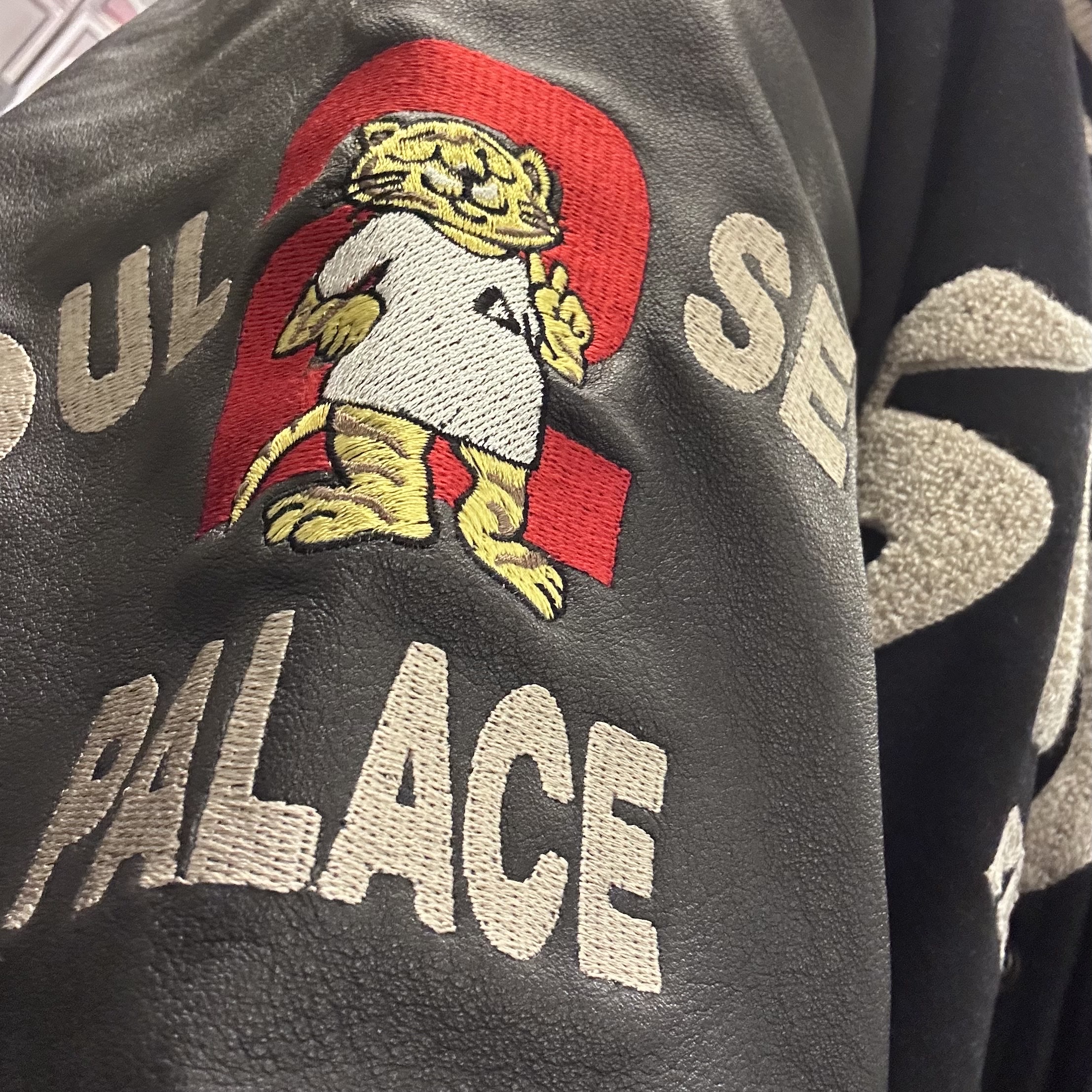 Palace Seoul 2 Seoul Varsity Jacket Black - 25SS 착용 스타일 - 2