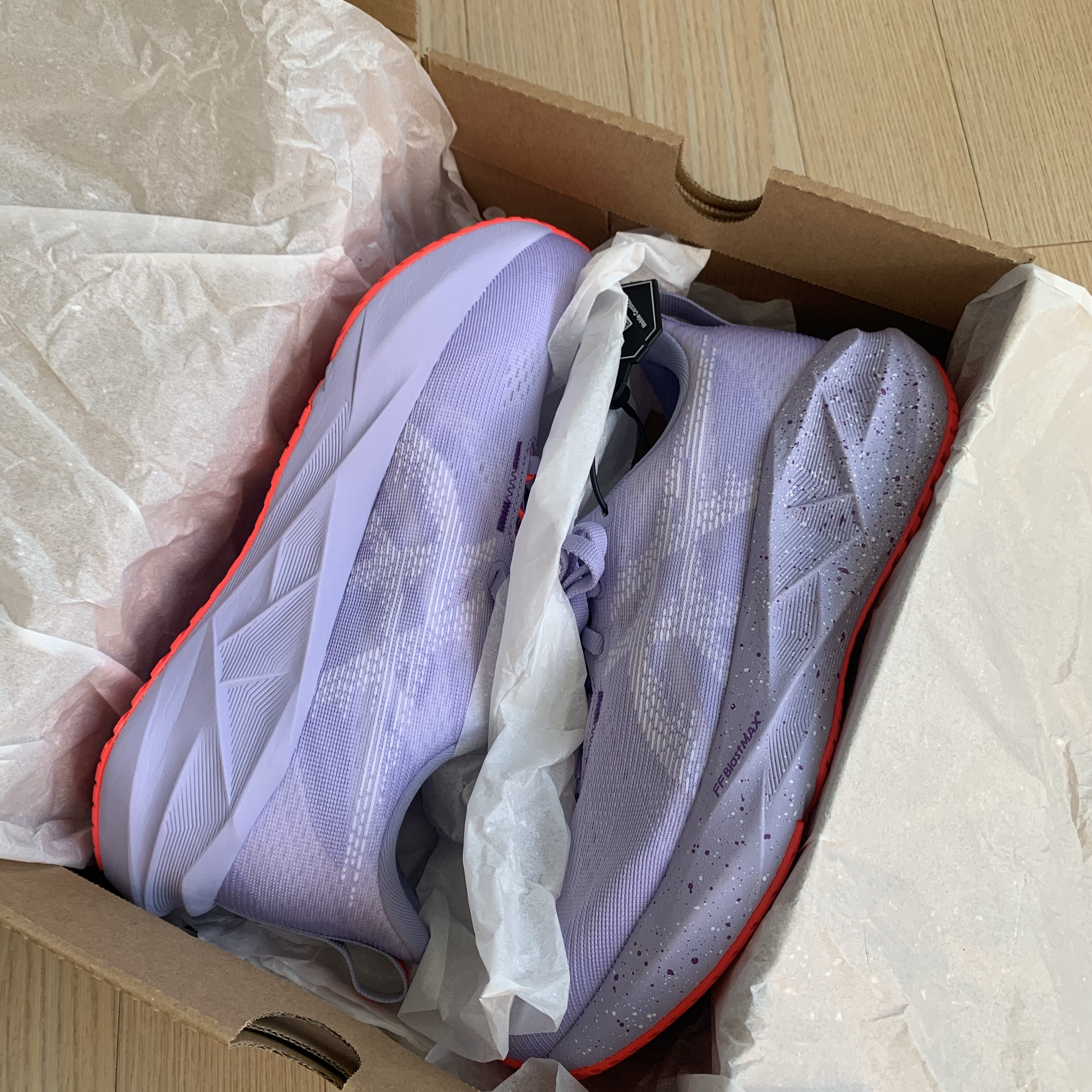 (W) Asics Novablast 5 Tokyo Vapor Edo Purple 착용 스타일 - 3