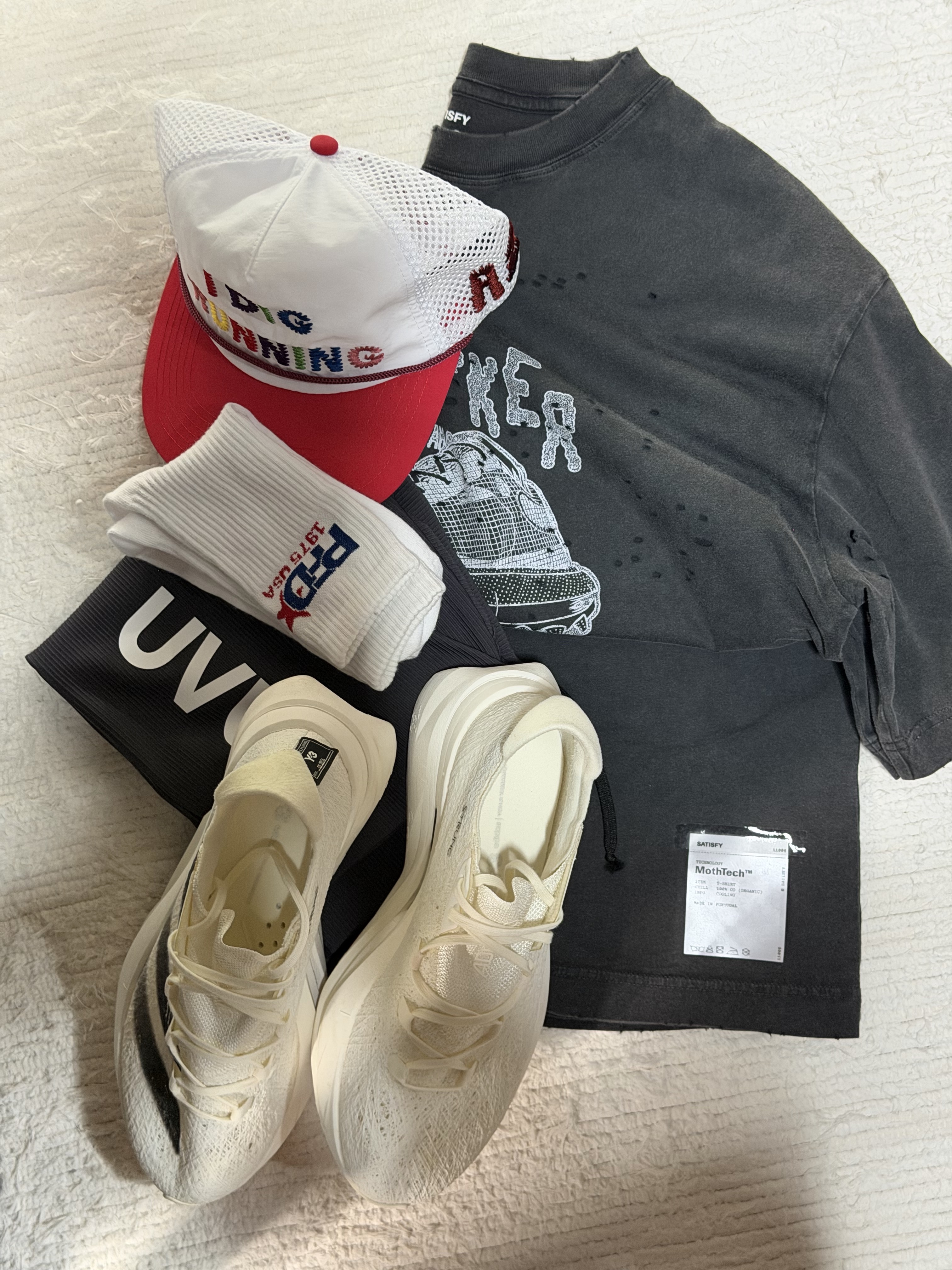 Alex Zono I Dig Running Rainbow Trucker Hat White Red, Satisfy Mothtech T-Shirt Aged Black 착용 스타일 - 2