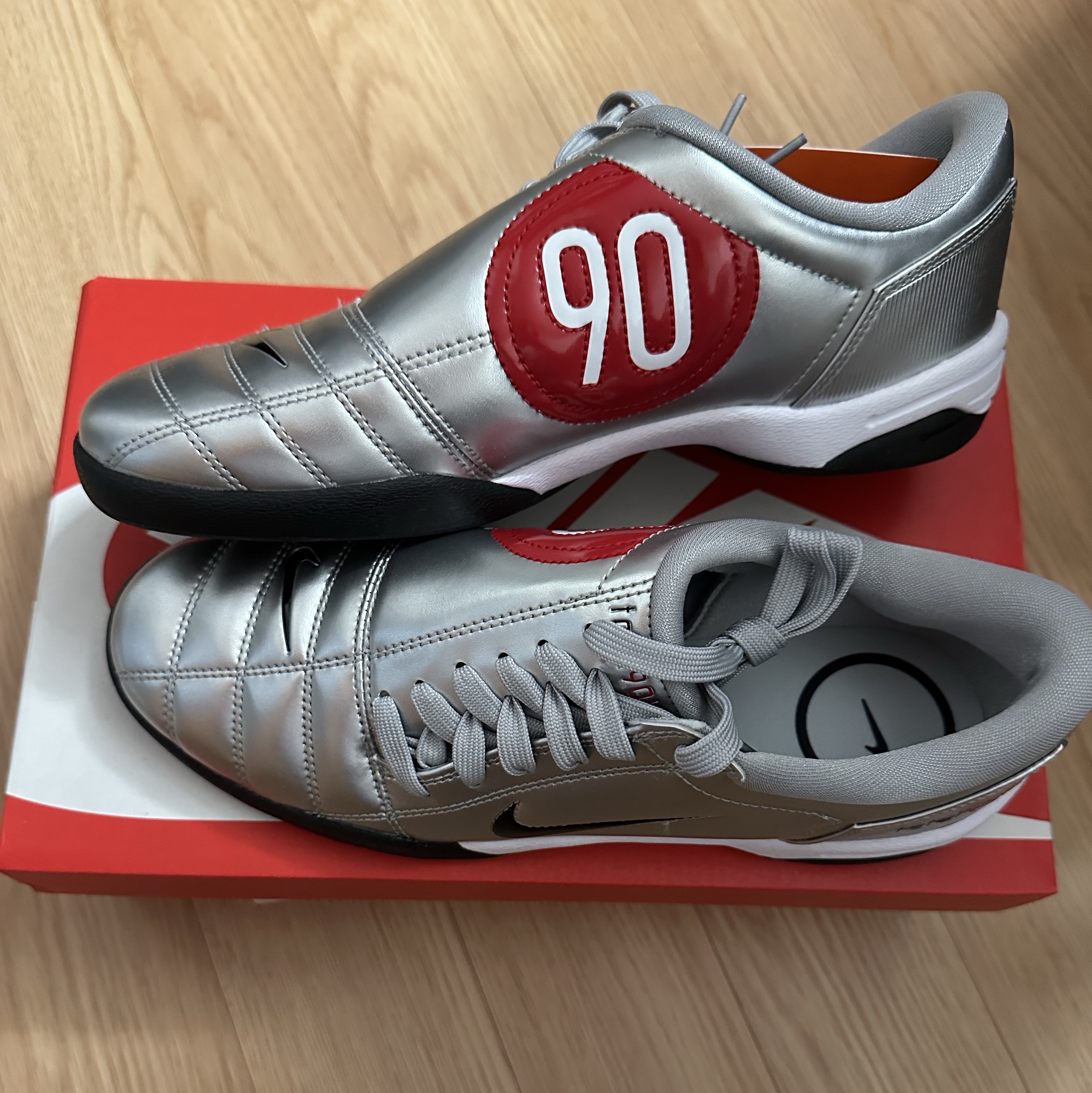 (W) Nike Total 90 Metallic Silver University Red, Nike Total 90 III SP Metallic Silver and Black 착용 스타일