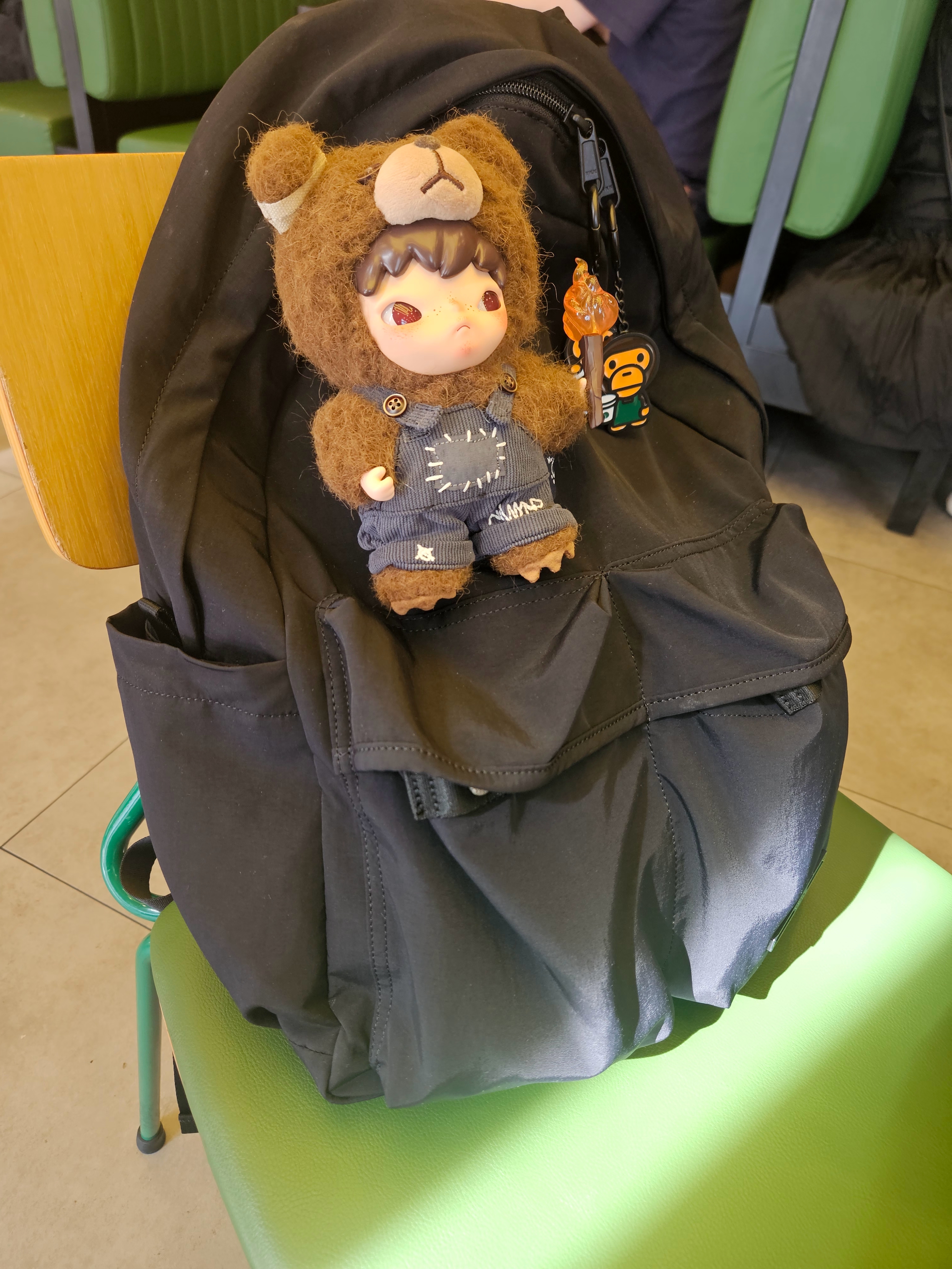 Pop Mart Hirono Living Wild-Fight For Joy Plush Doll, Starbucks x BAPE Baby Milo Keychain 착용 스타일 - 7