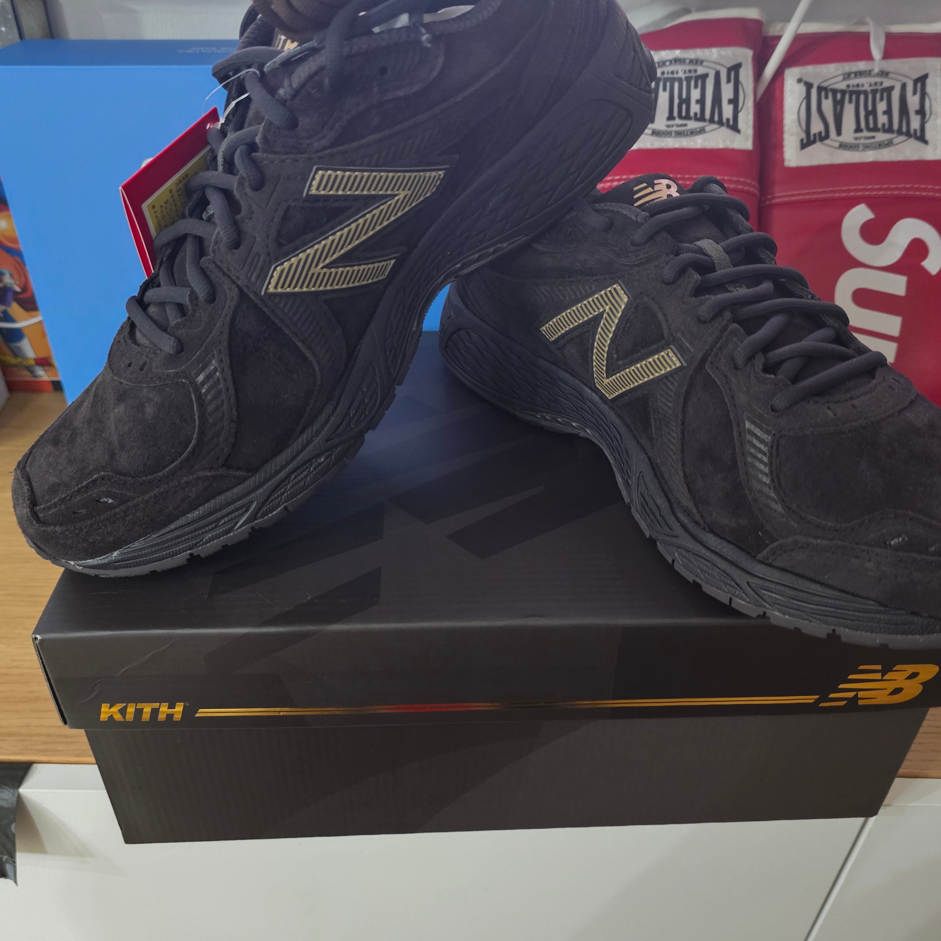 New Balance x Kith 860v2 Espresso 착용 스타일 - 1