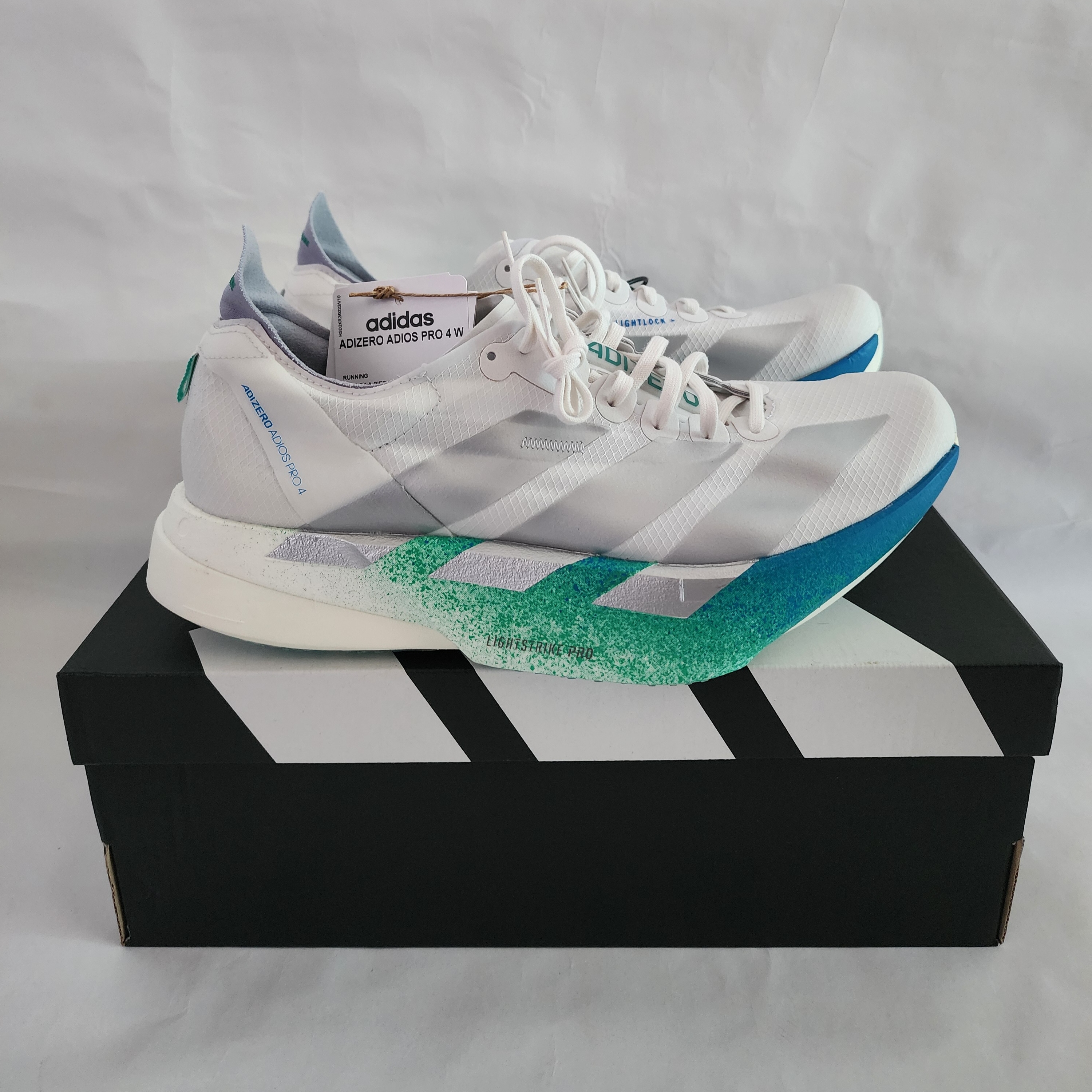 (W) Adidas Adizero Adios Pro 4 Crystal White Matte Silver 착용 스타일