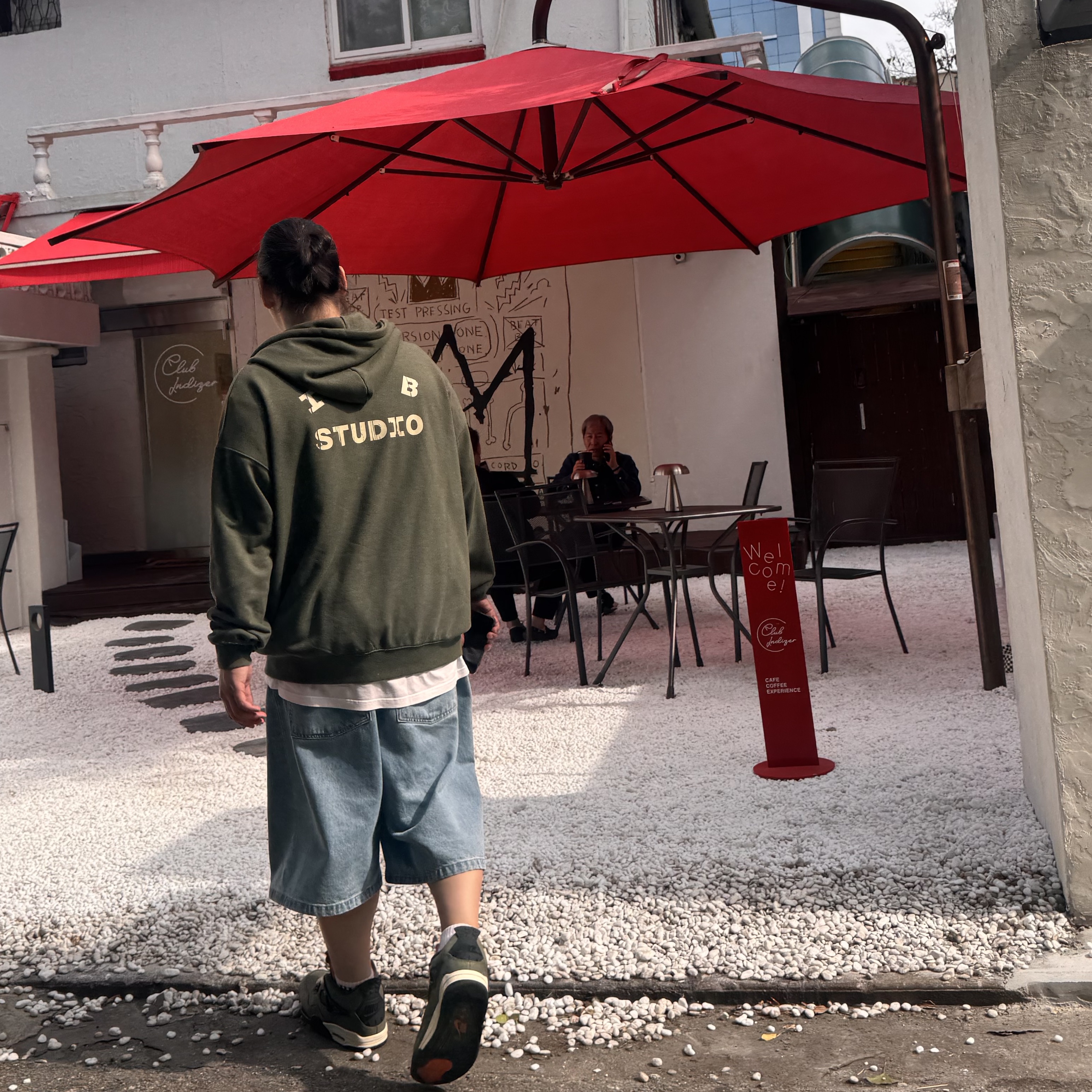 IAB Studio x D.P. Zip-Up Hoodie Dark Green, Jordan 4 x Undefeated Retro OG SP Deep Green and Clementine 착용 스타일 - 1