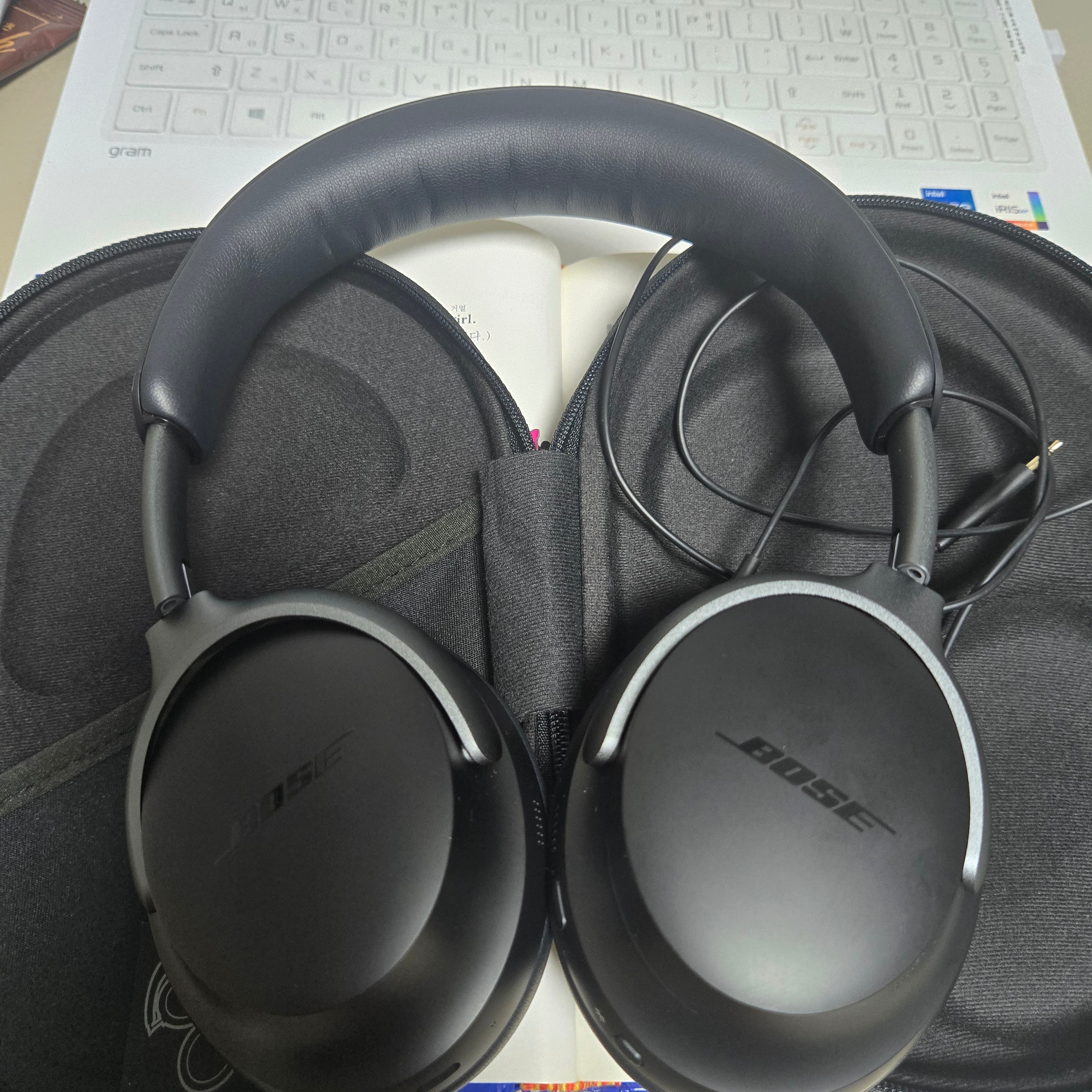 BOSE QC Ultra Black (Korean Ver.) 착용 스타일 - 2
