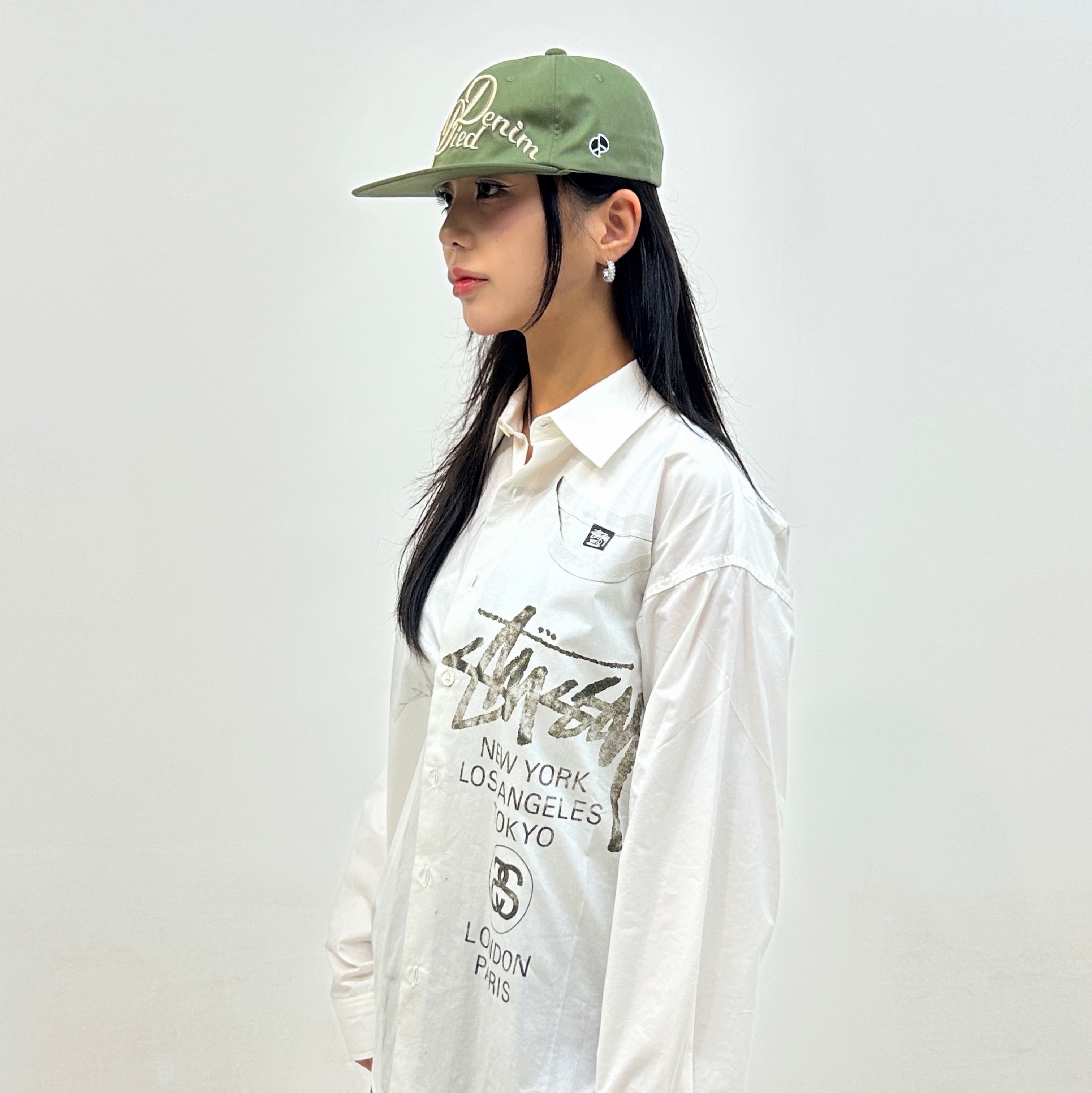Stussy World Tour Shirt White, Dr. Martens x Stussy 2295 Decon Black Wanama Leather Boots Black 착용 스타일 - 1