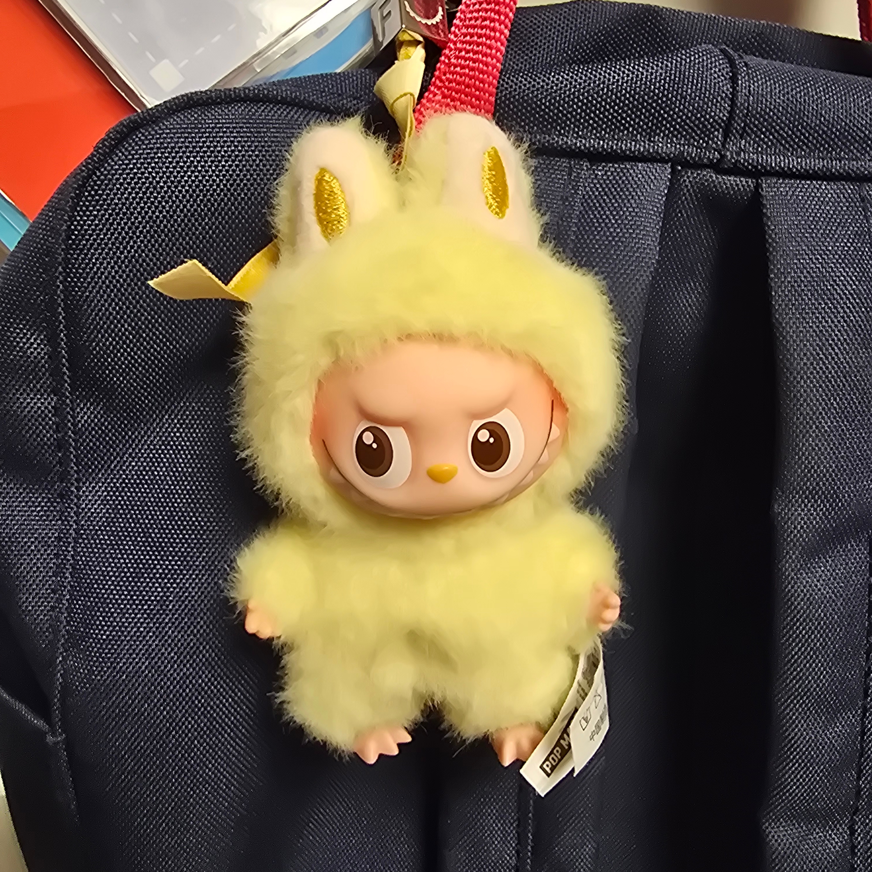 Pop Mart Labubu The Monsters Pin For Love Series Vinyl Plush Pendant Sealed Case (A-M) (1 Blind Box) 착용 스타일
