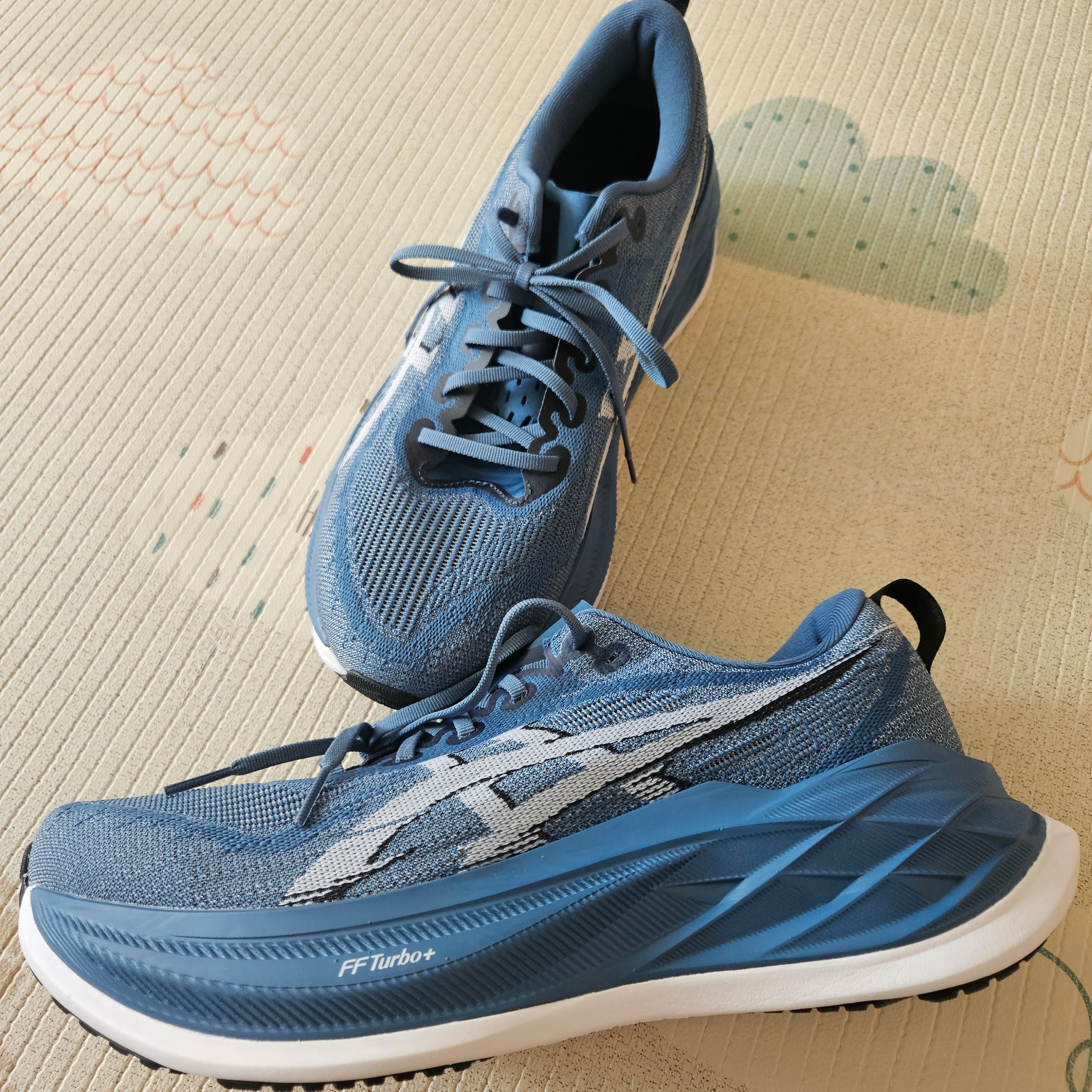 Asics Superblast 2 Winter Sea White 착용 스타일 - 1
