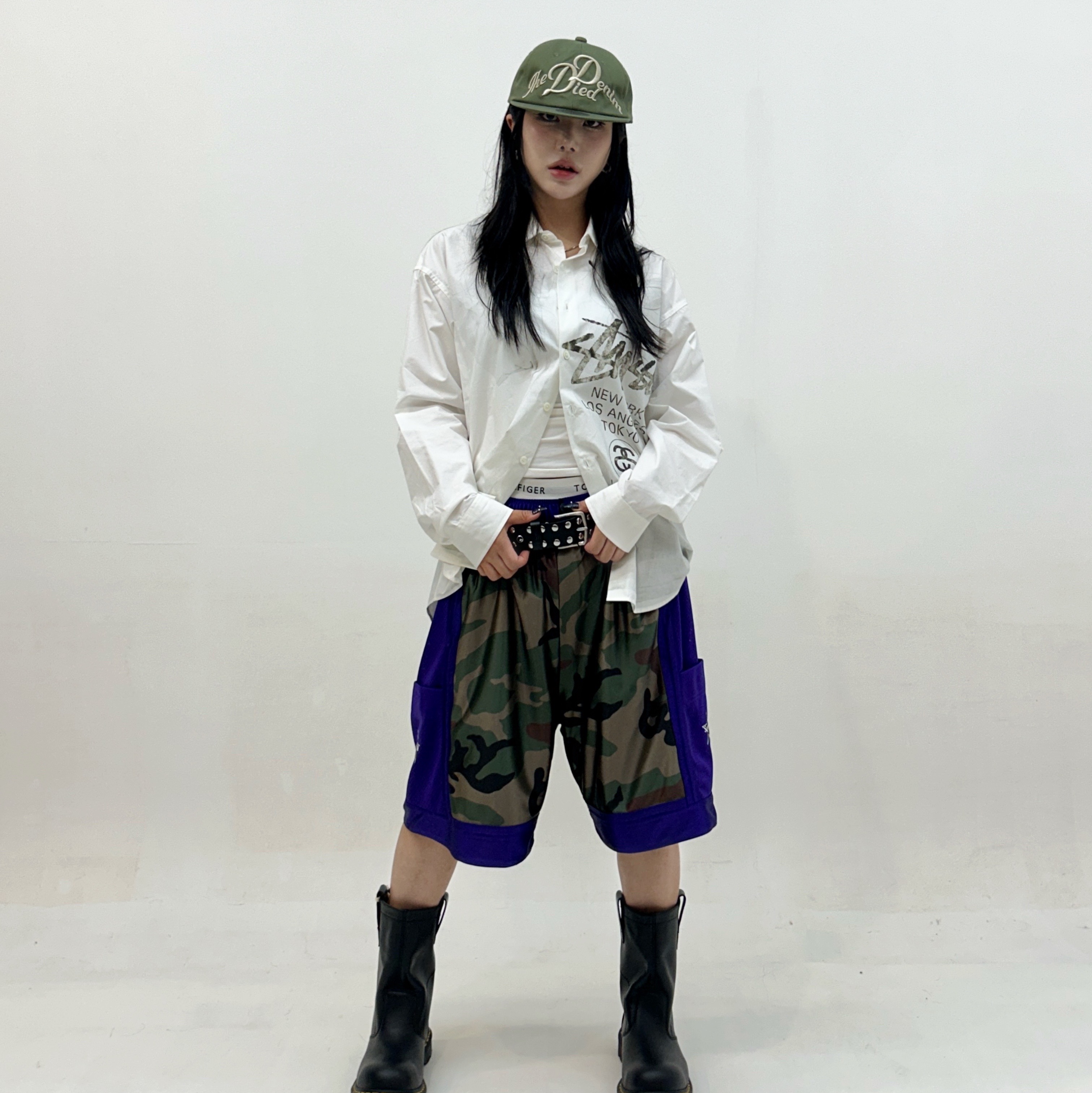 Stussy World Tour Shirt White, Dr. Martens x Stussy 2295 Decon Black Wanama Leather Boots Black 착용 스타일 - 2