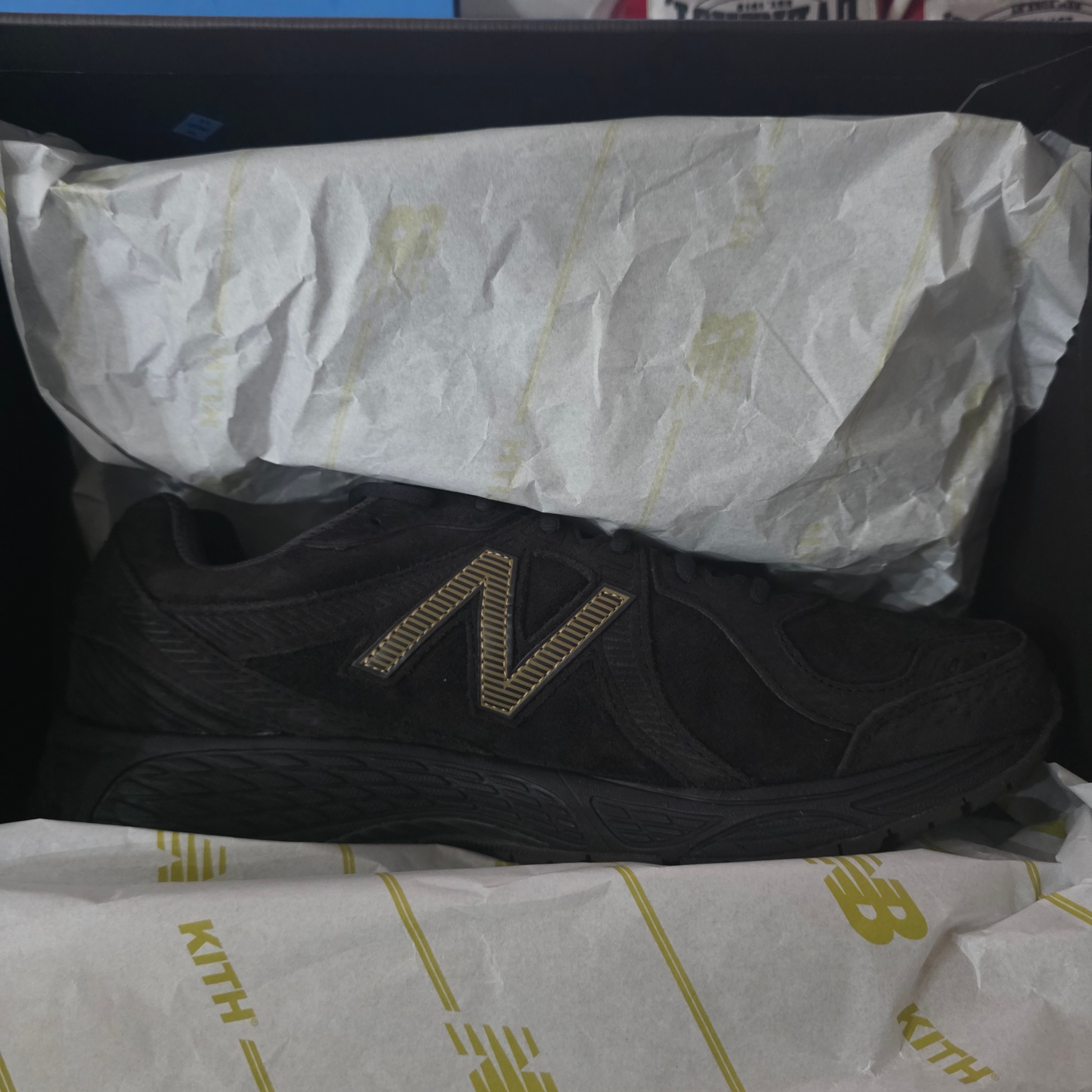 New Balance x Kith 860v2 Espresso 착용 스타일 - 5