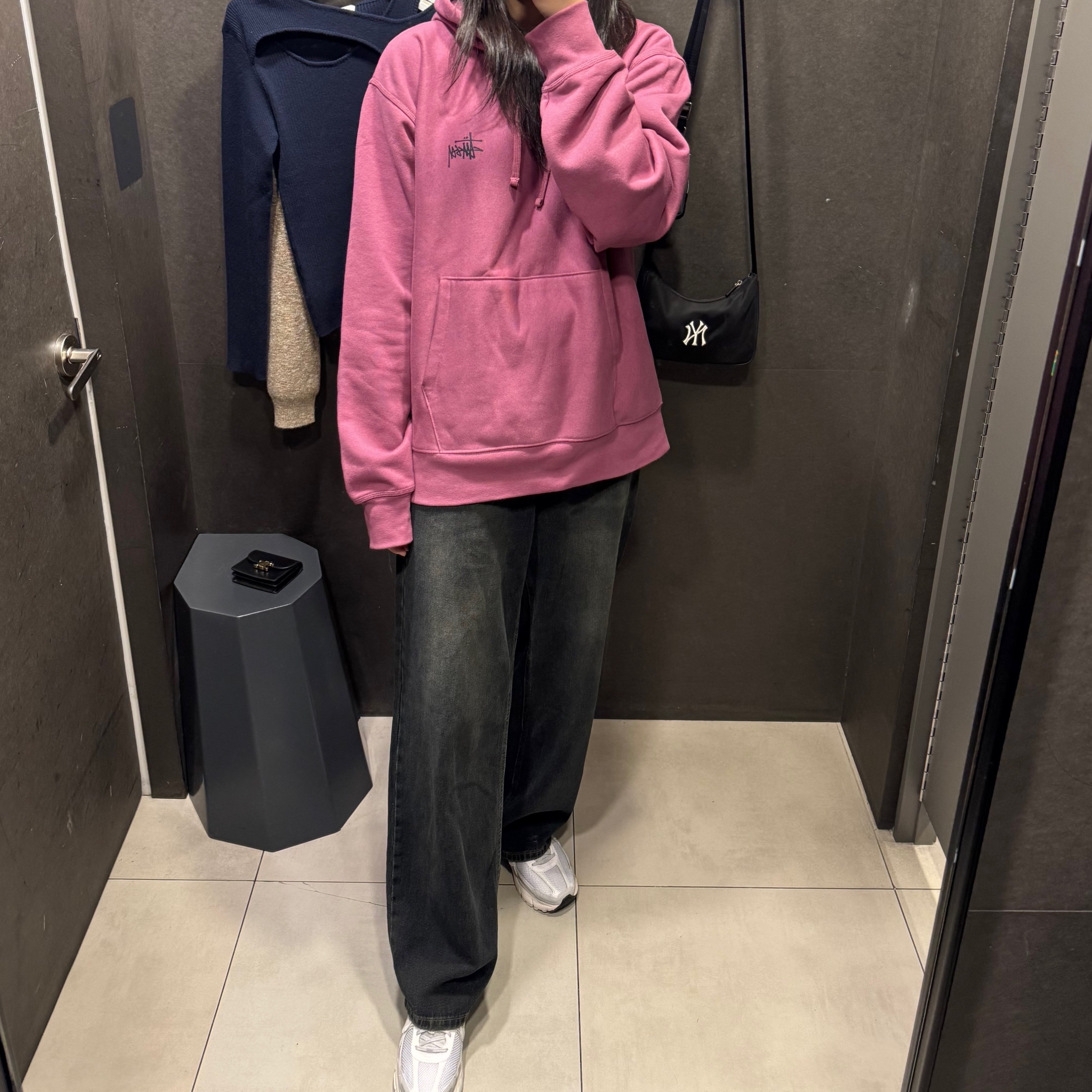 Stussy California Grown Hoodie Berry 착용 스타일