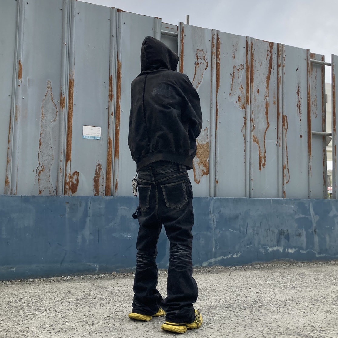 Undermycar Soundwave Dirty Coated Hood Zip-Up Black Oil - 23SS, OMO Glitter Coated Flared Jean Washed Black 착용 스타일 - 1