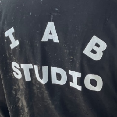 IAB Studio Sweatshirt Black - 19FW 착용 스타일