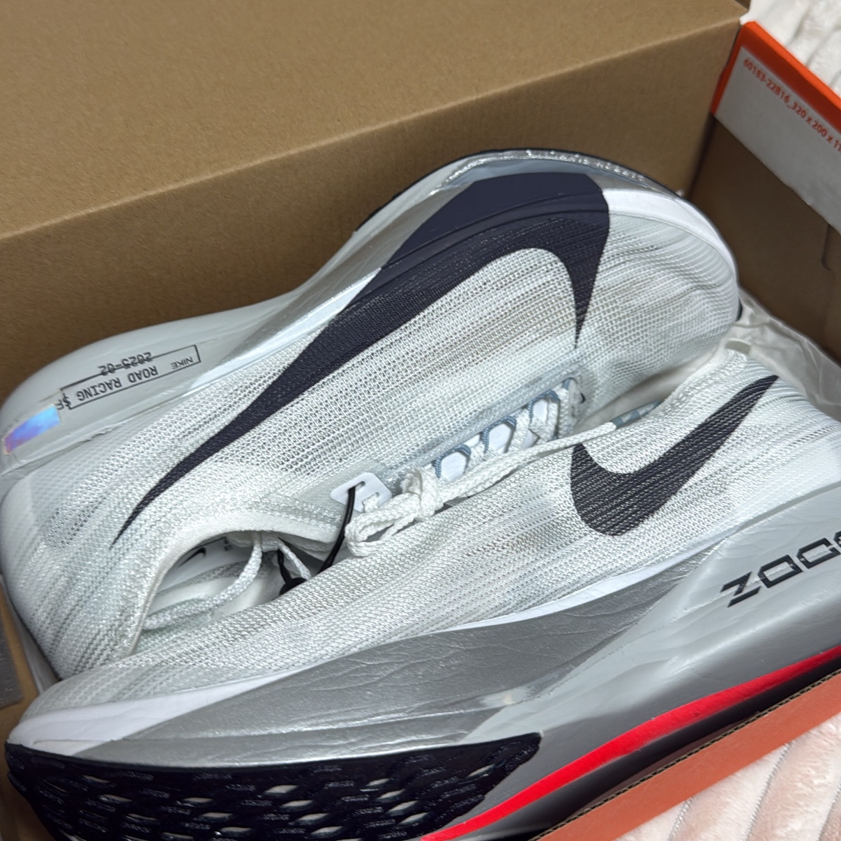 Nike ZoomX Streakfly 2 White Obsidian Mist 착용 스타일