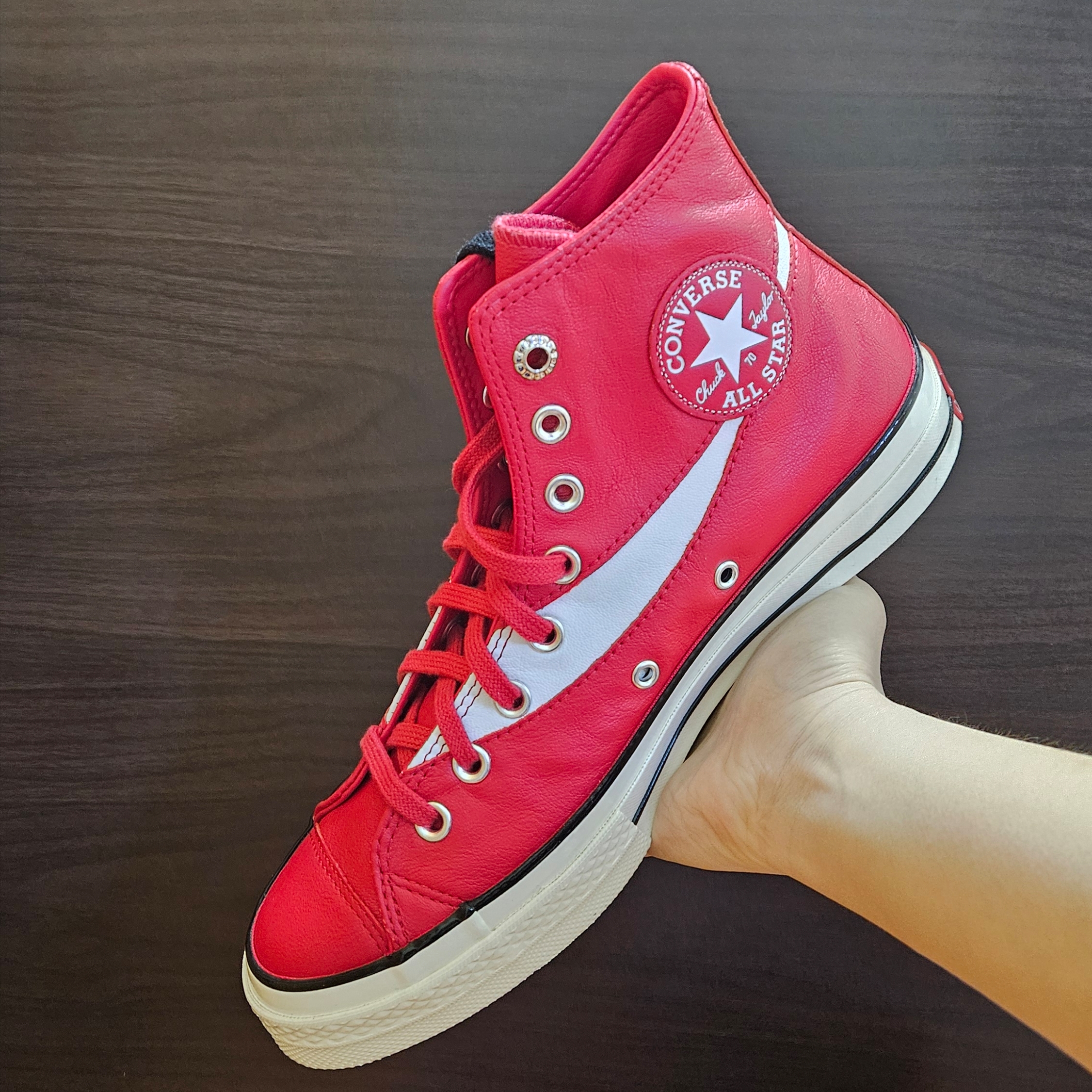 Converse x Coca-Cola Chuck 70 Hi Leather Racing Red Egret 착용 스타일 - 1
