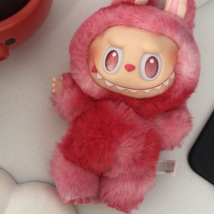 Pop Mart Labubu The Monsters Highlight Series Love Keyring (Opened Case) 착용 스타일