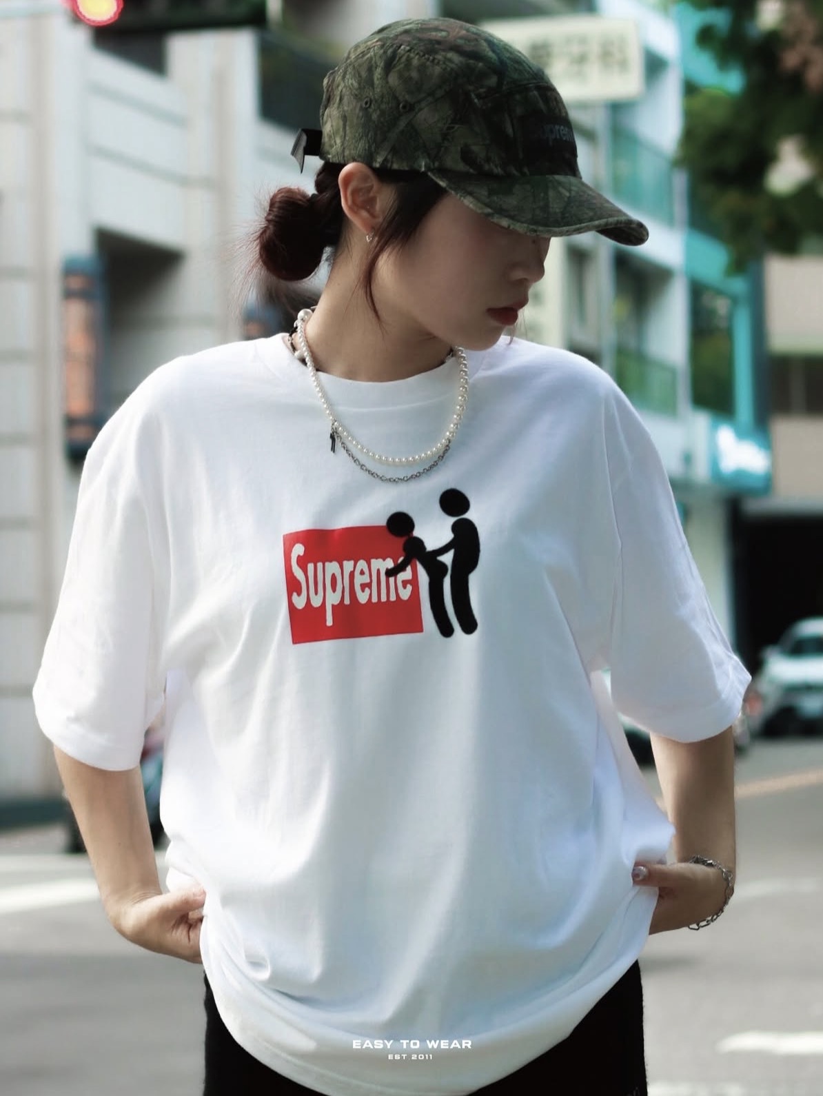 Supreme Stick T-Shirt White - 25FW 착용 스타일 - 4