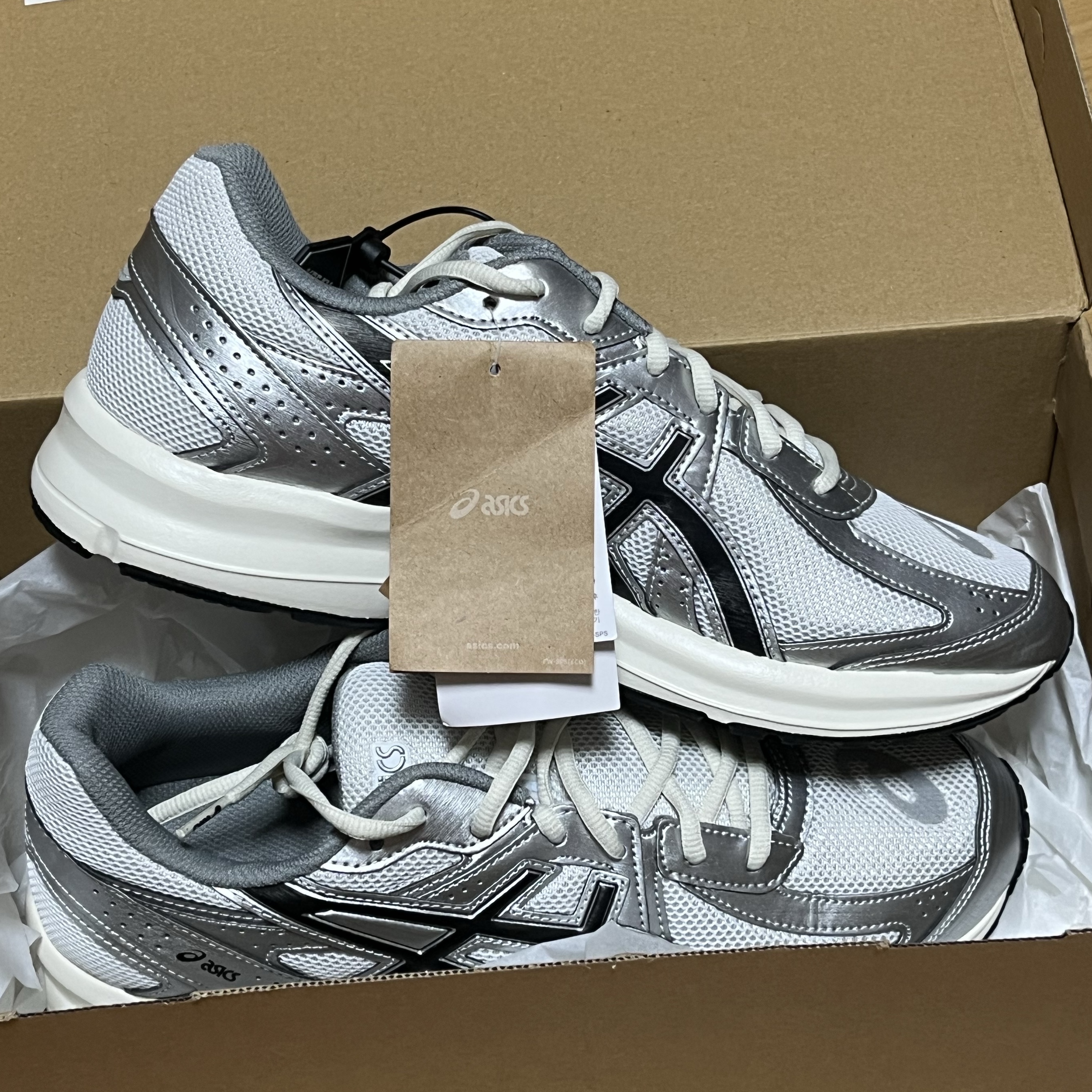 Asics Jog 100 S White Black - 2E Wide 착용 스타일 - 1