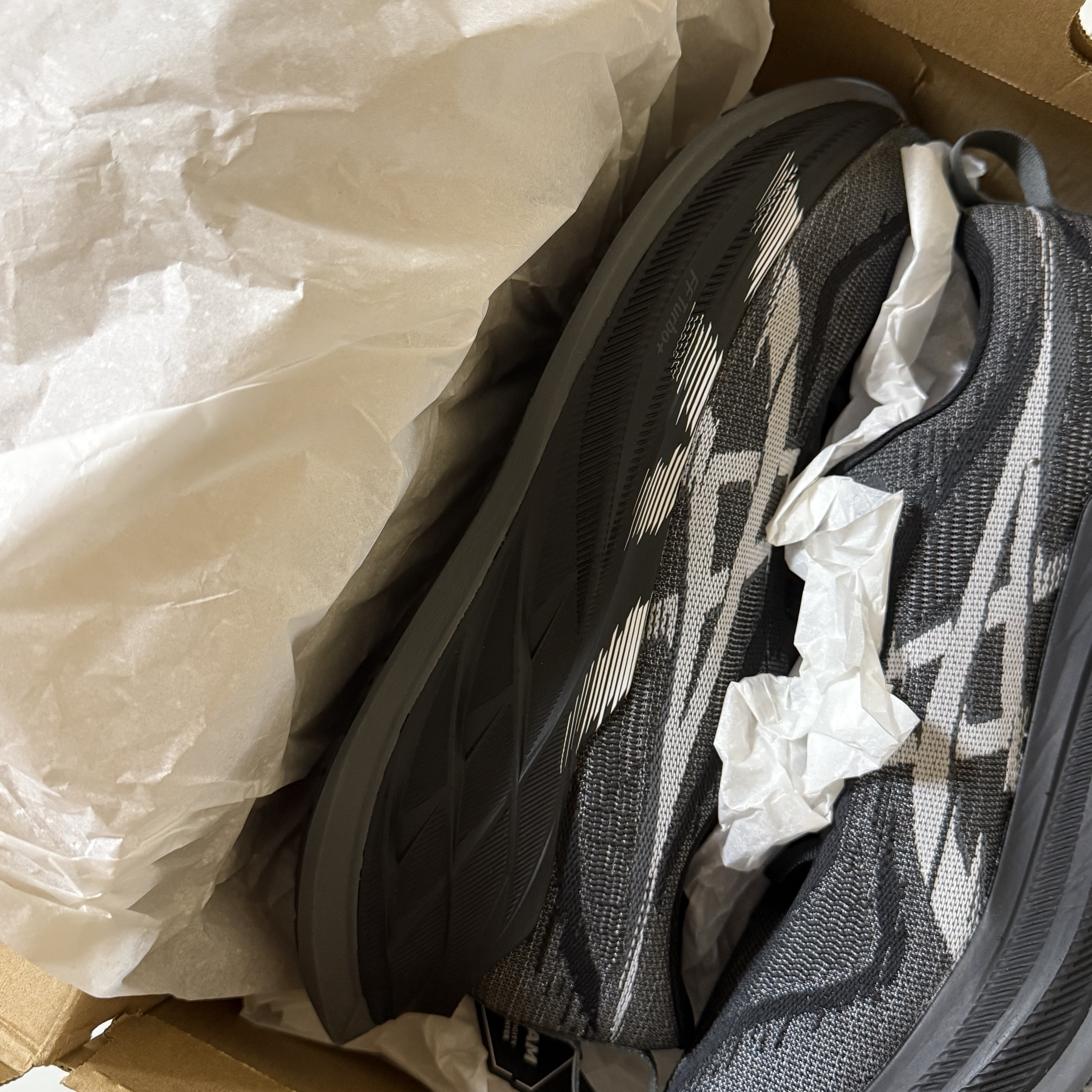 Asics Superblast 2 Black White 착용 스타일